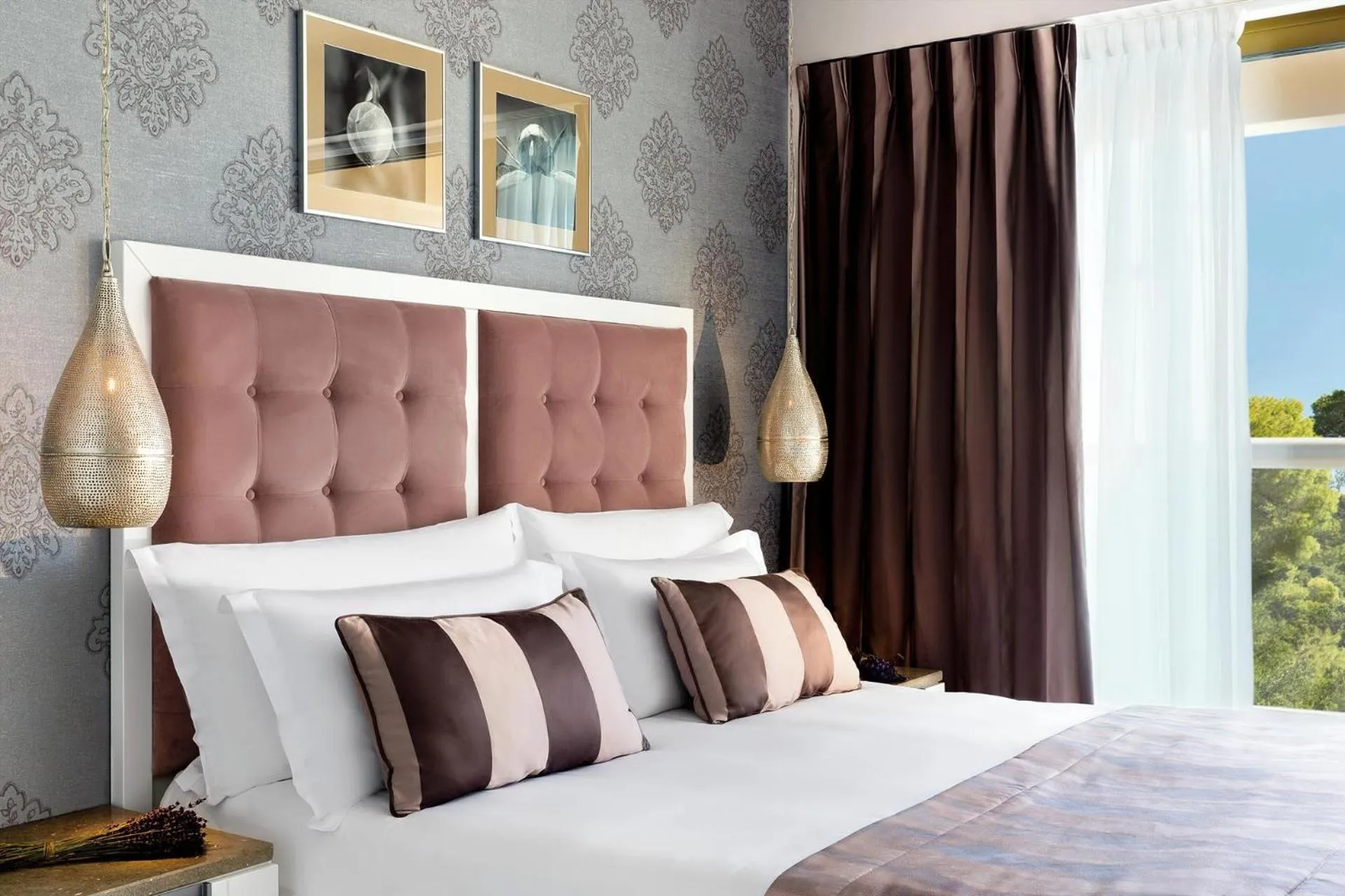 Photo of the whole room, Bed in Sani Beach