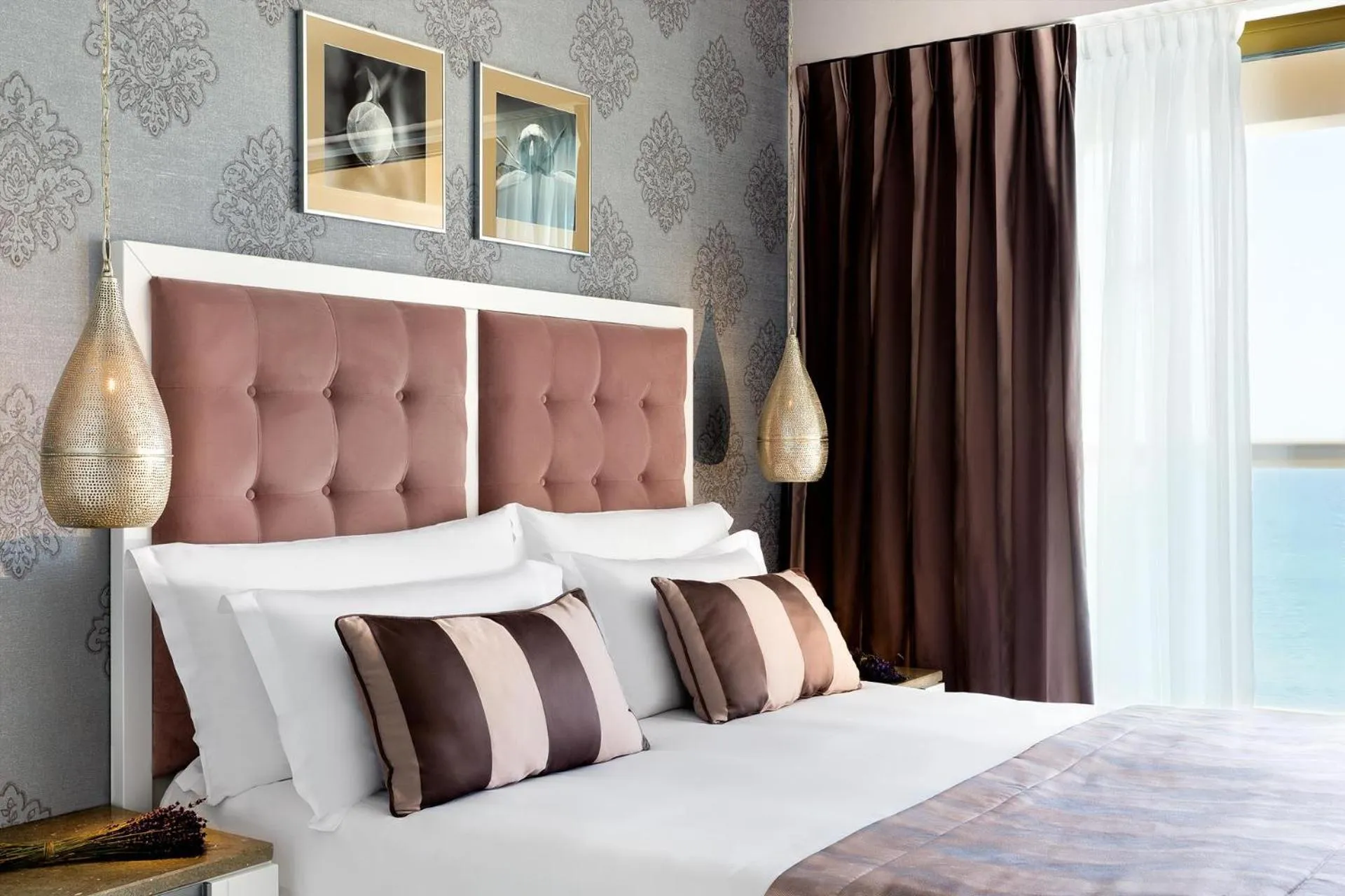 Photo of the whole room, Bed in Sani Beach