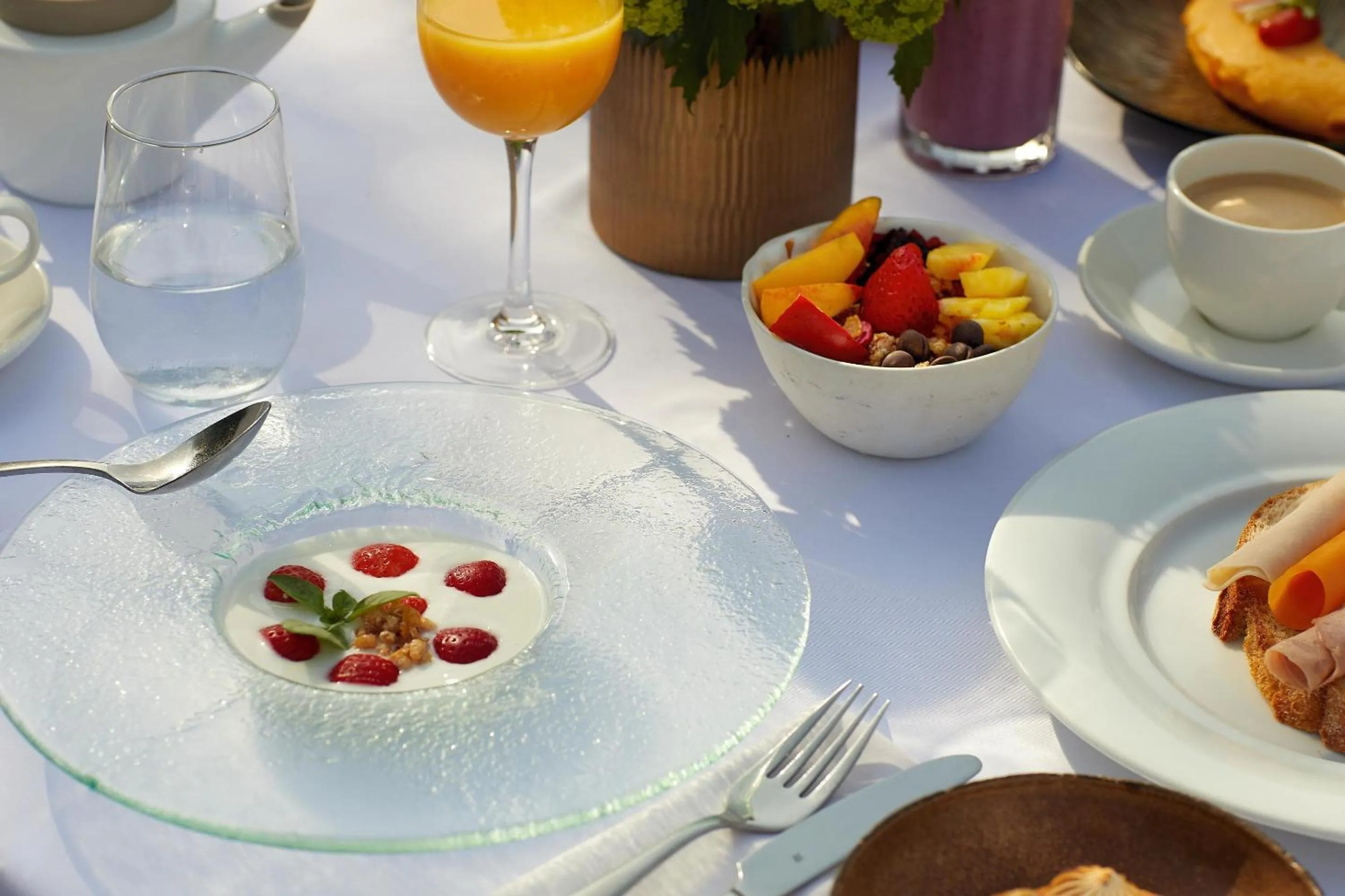 Restaurant/places to eat in Sani Beach