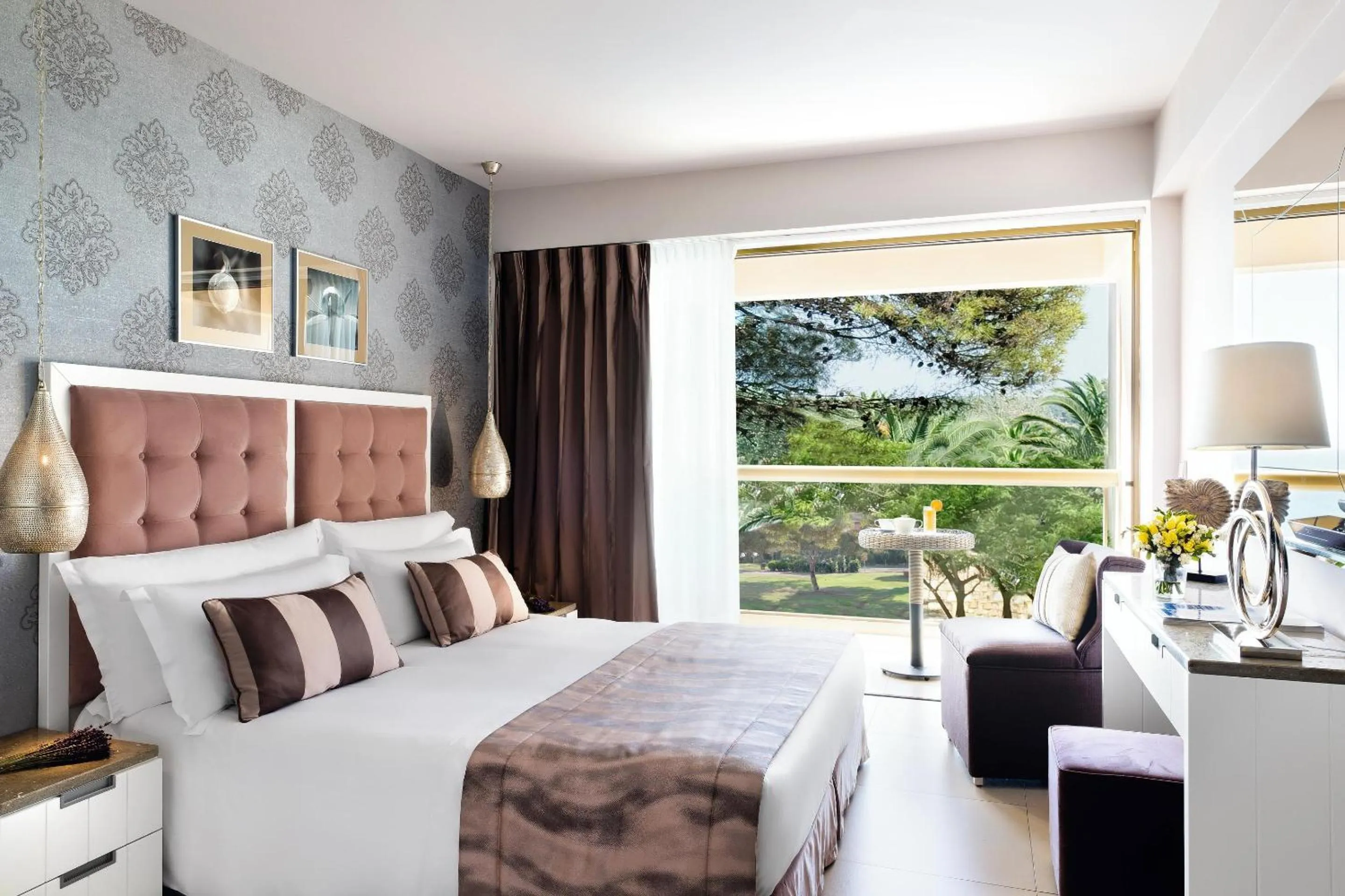 Photo of the whole room, Bed in Sani Beach