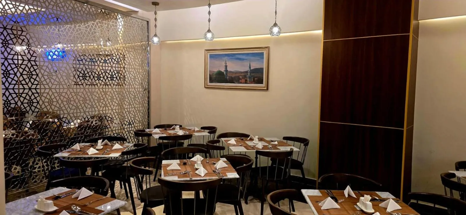 Restaurant/places to eat in Maysan Rehab Al Mysk Hotel