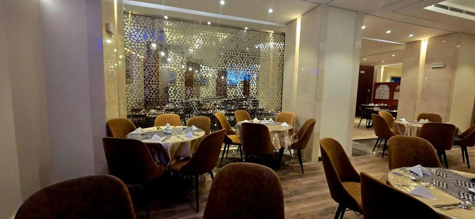 Restaurant/places to eat in Maysan Rehab Al Mysk Hotel