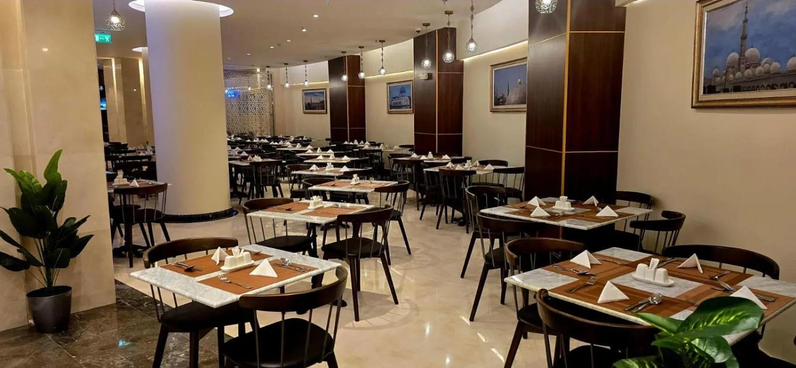 Restaurant/places to eat in Maysan Rehab Al Mysk Hotel