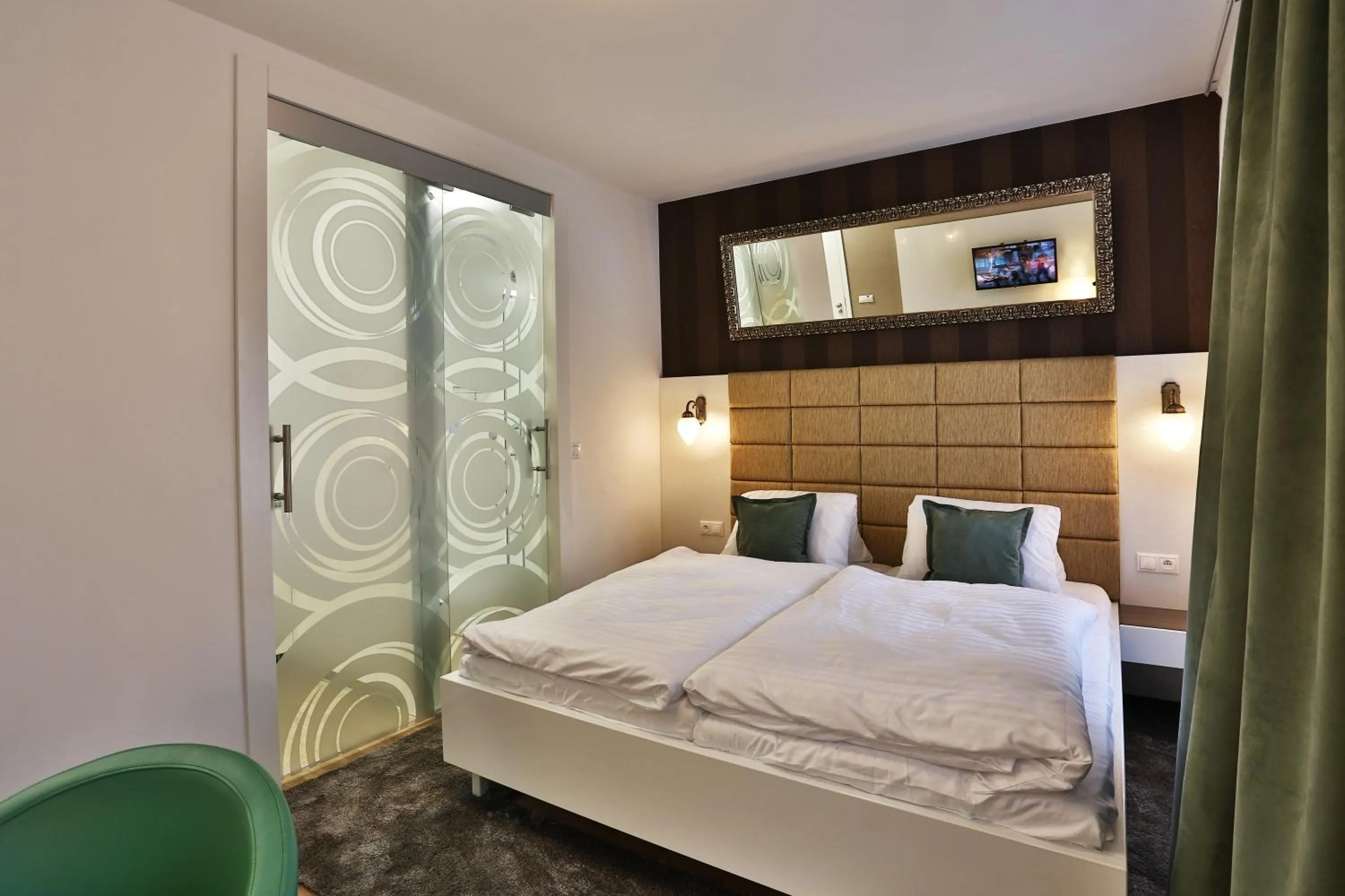 Bedroom, Bed in VIP Apartments