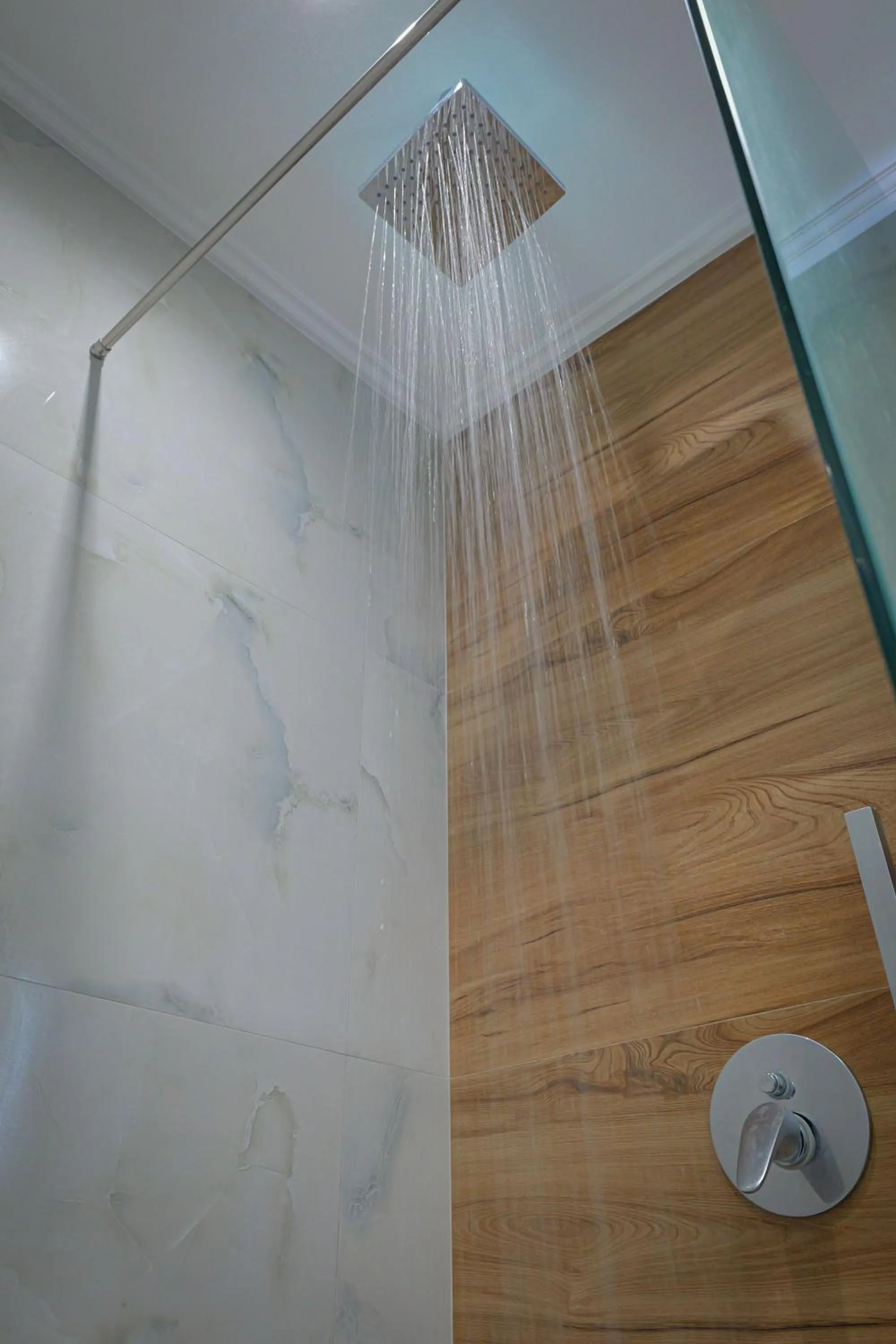 Shower in Heksamil Hotel