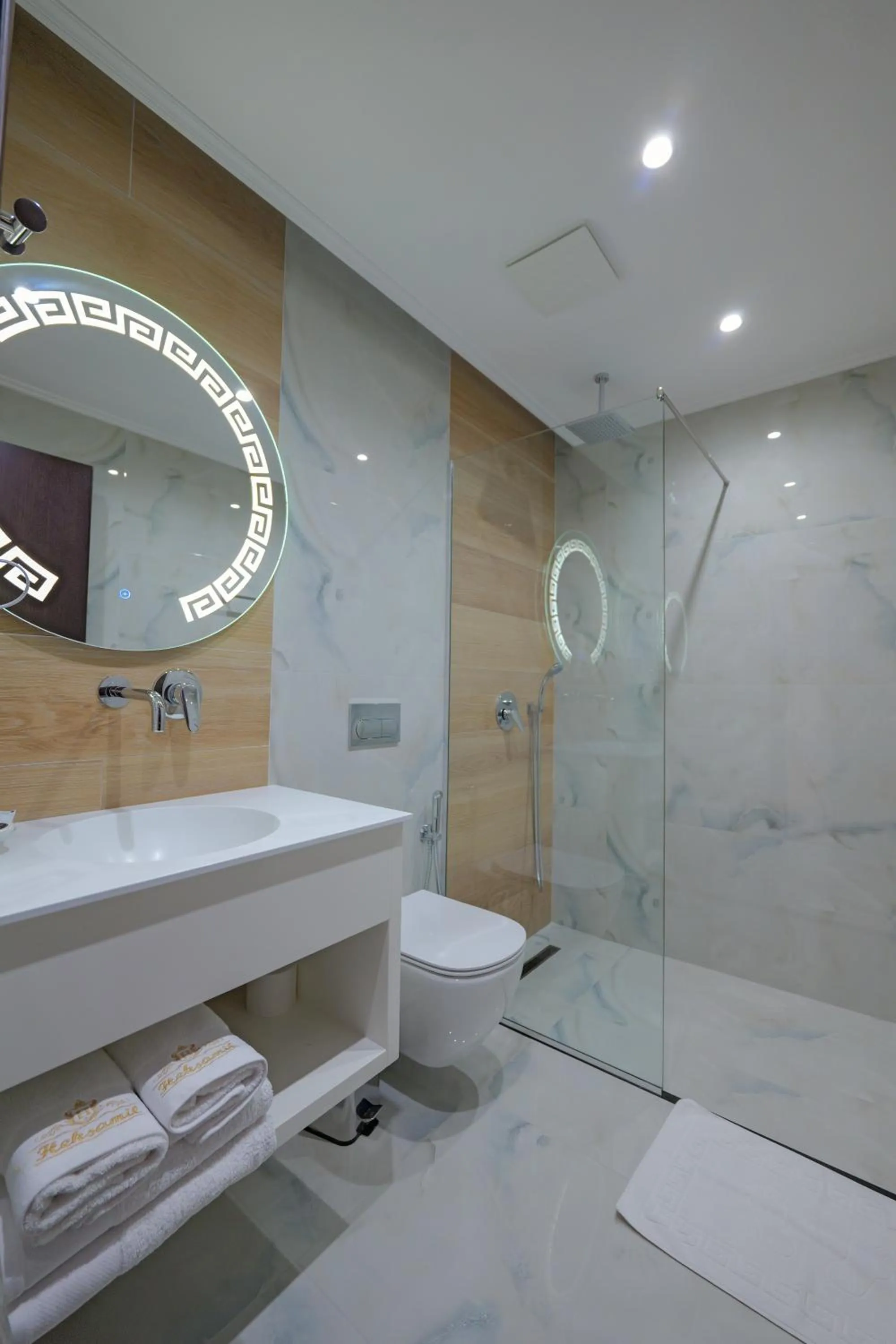 Shower in Heksamil Hotel