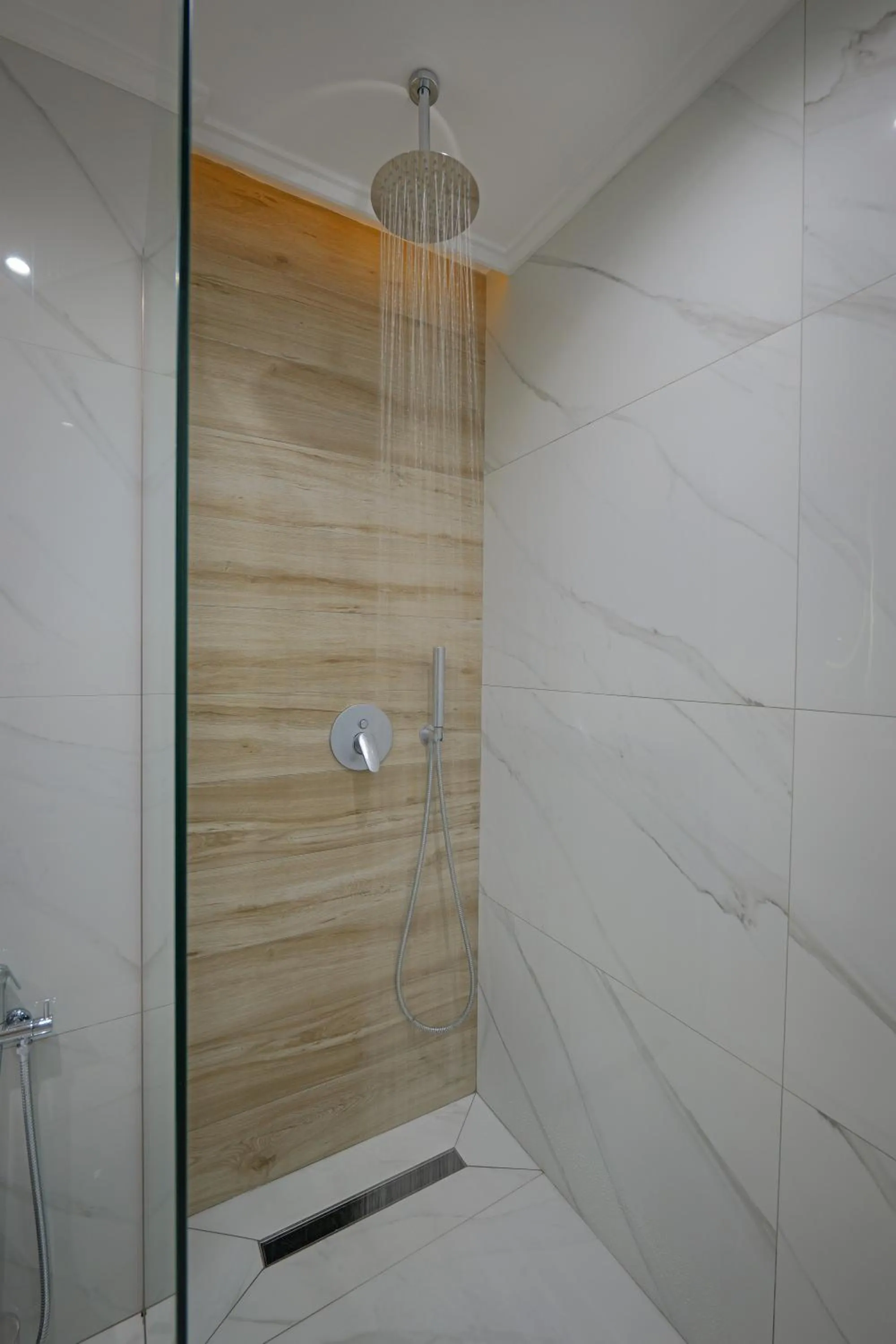 Shower in Heksamil Hotel
