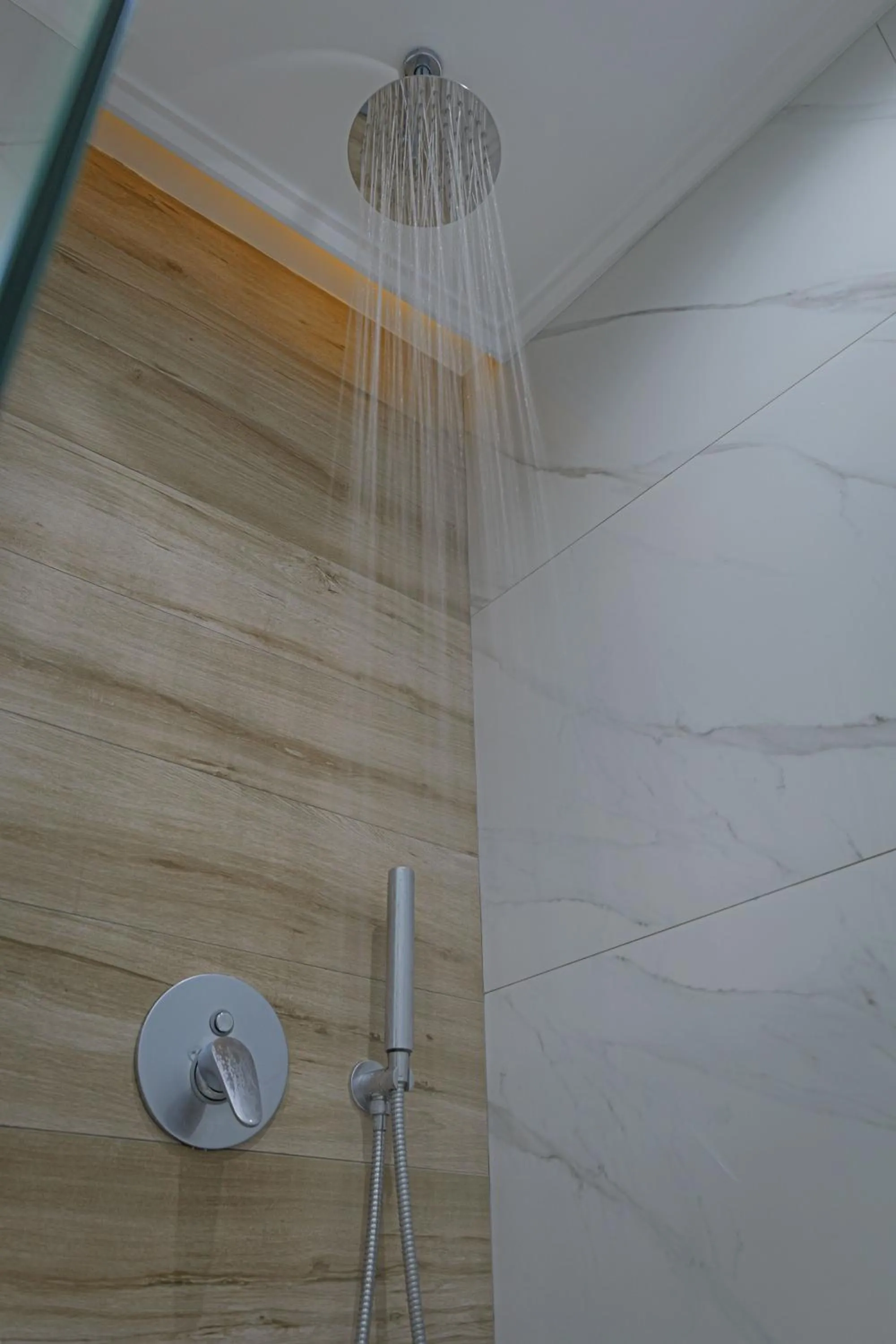 Shower in Heksamil Hotel