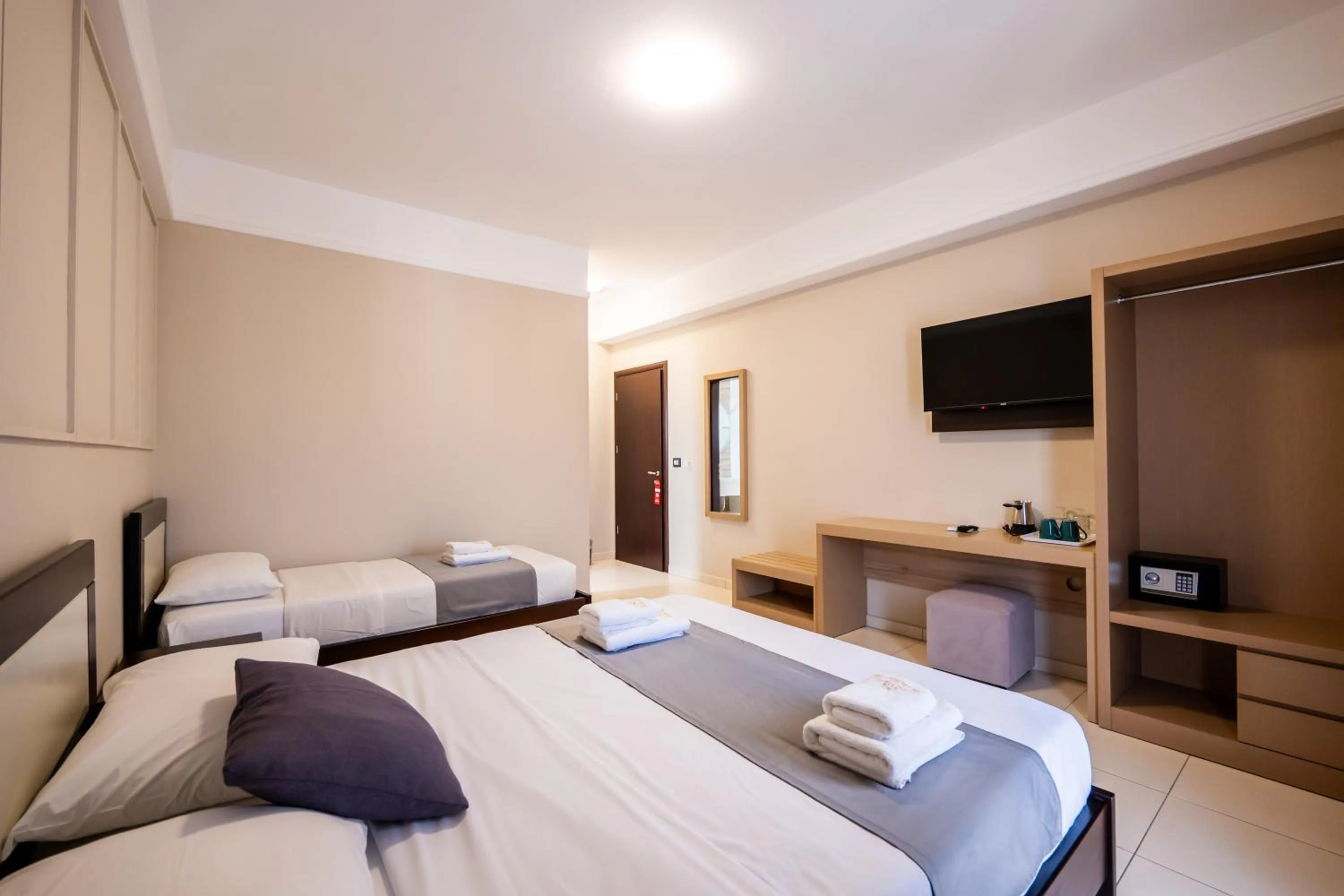 Bedroom, Bed in Heksamil Hotel