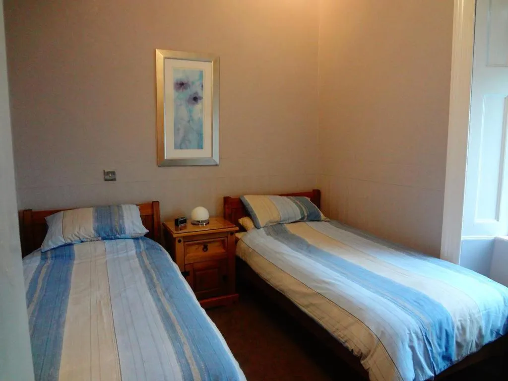 Bedroom, Bed in Macbeth Arms