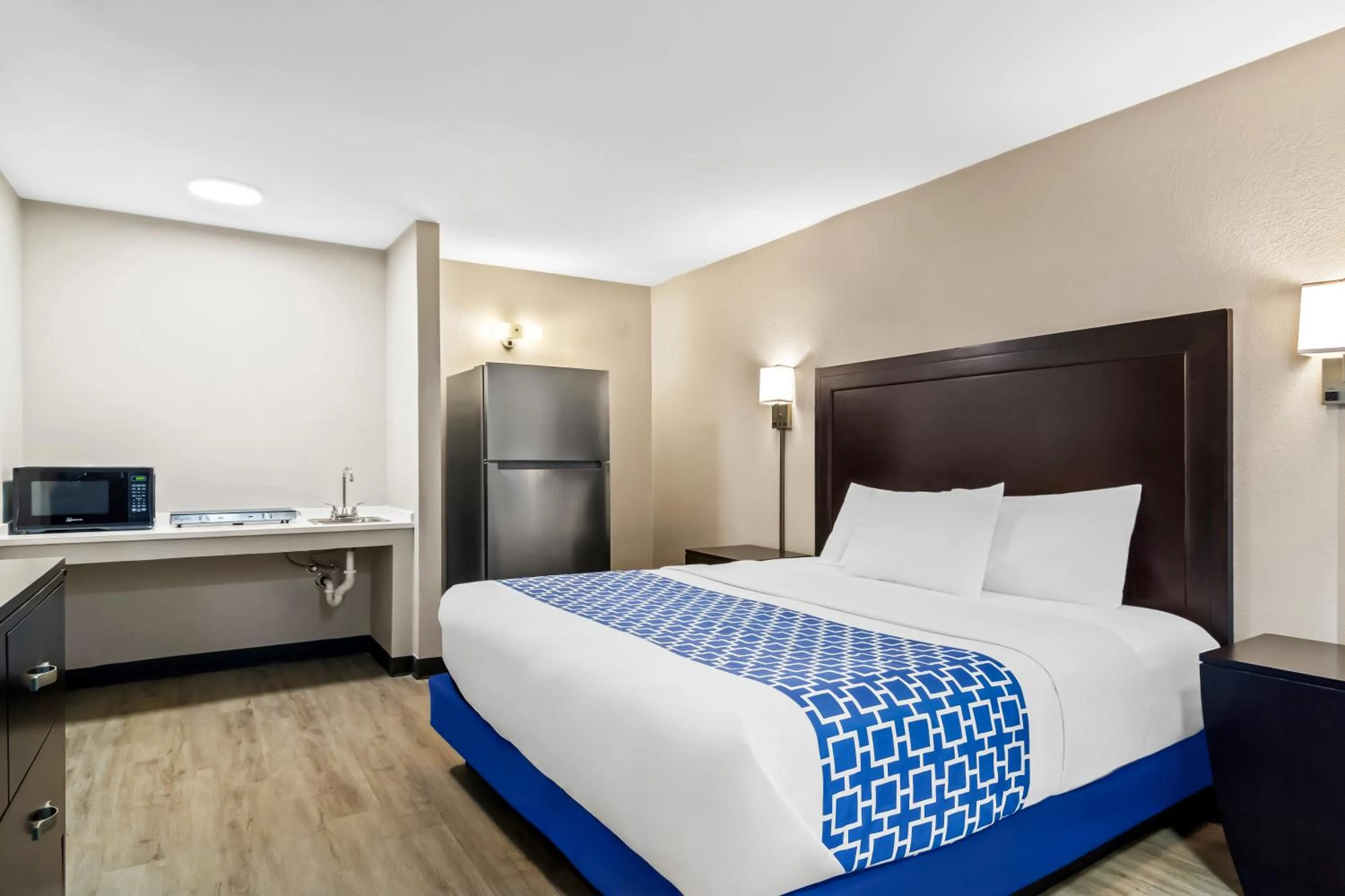 Bedroom in Suburban Studios