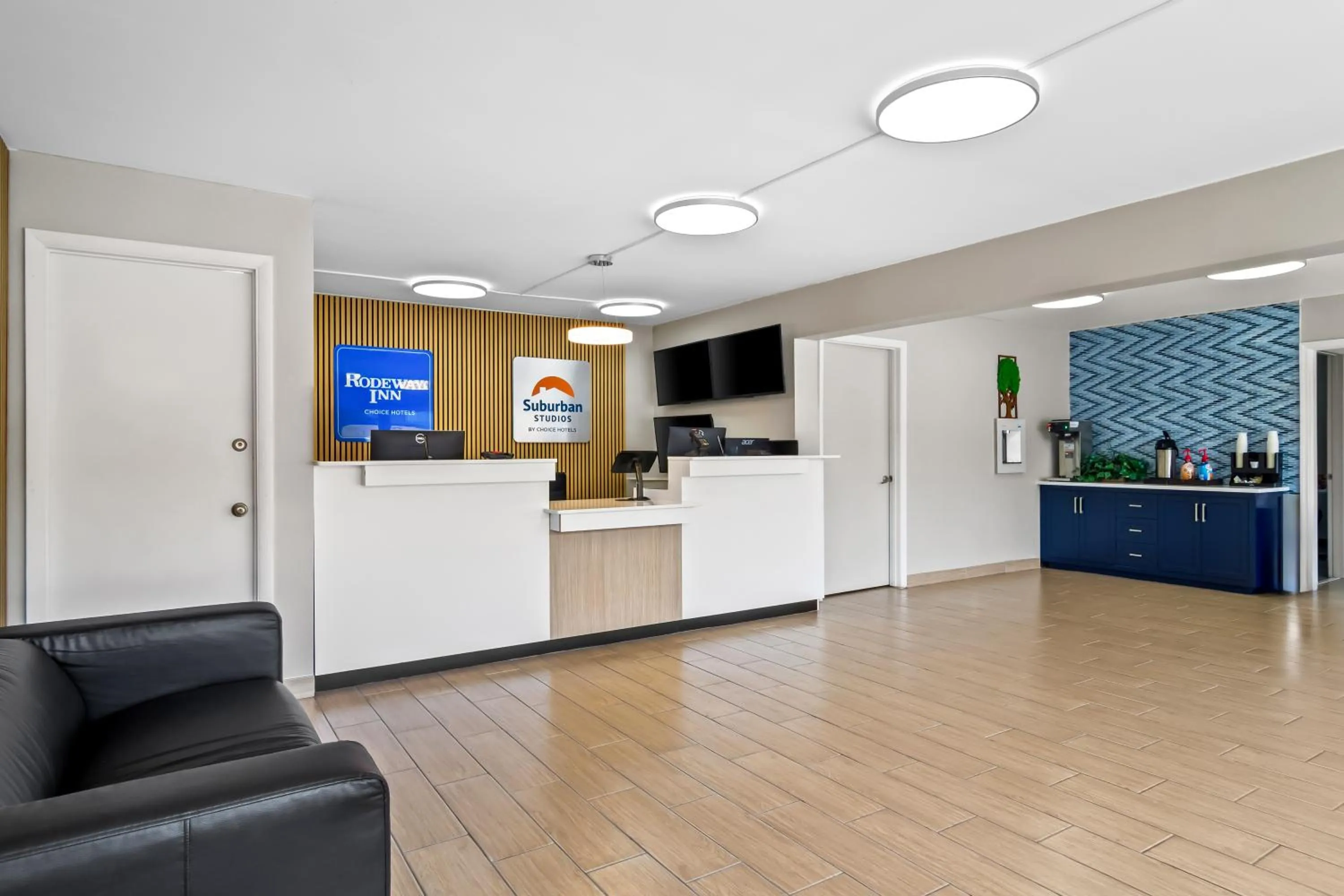 Lobby or reception in Suburban Studios