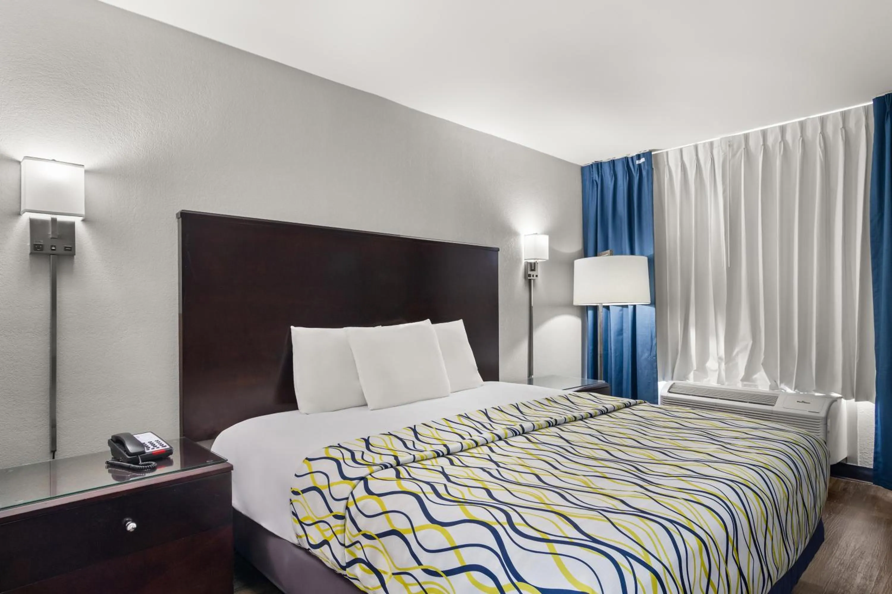 Bedroom in Suburban Studios