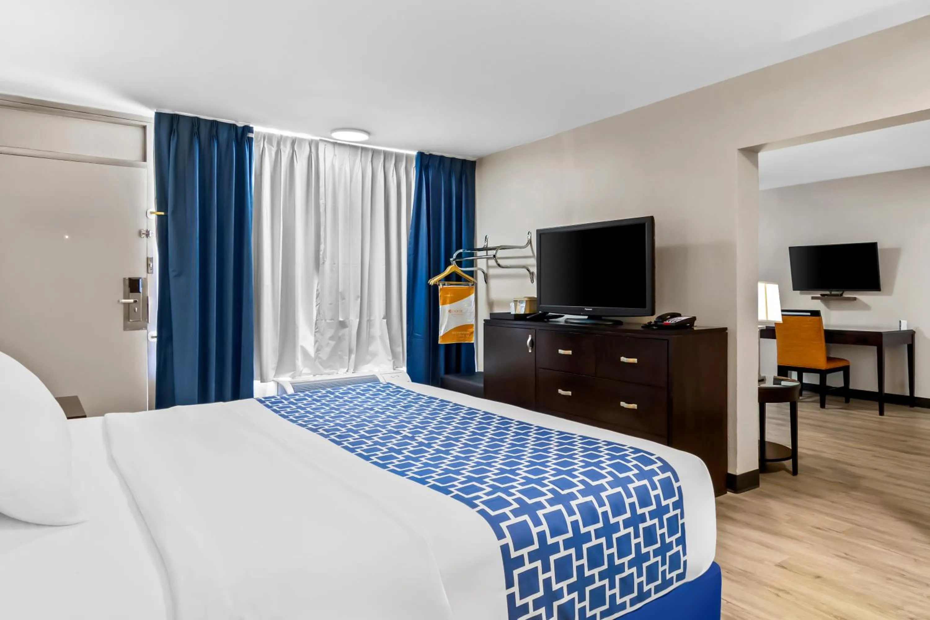 Bedroom in Suburban Studios