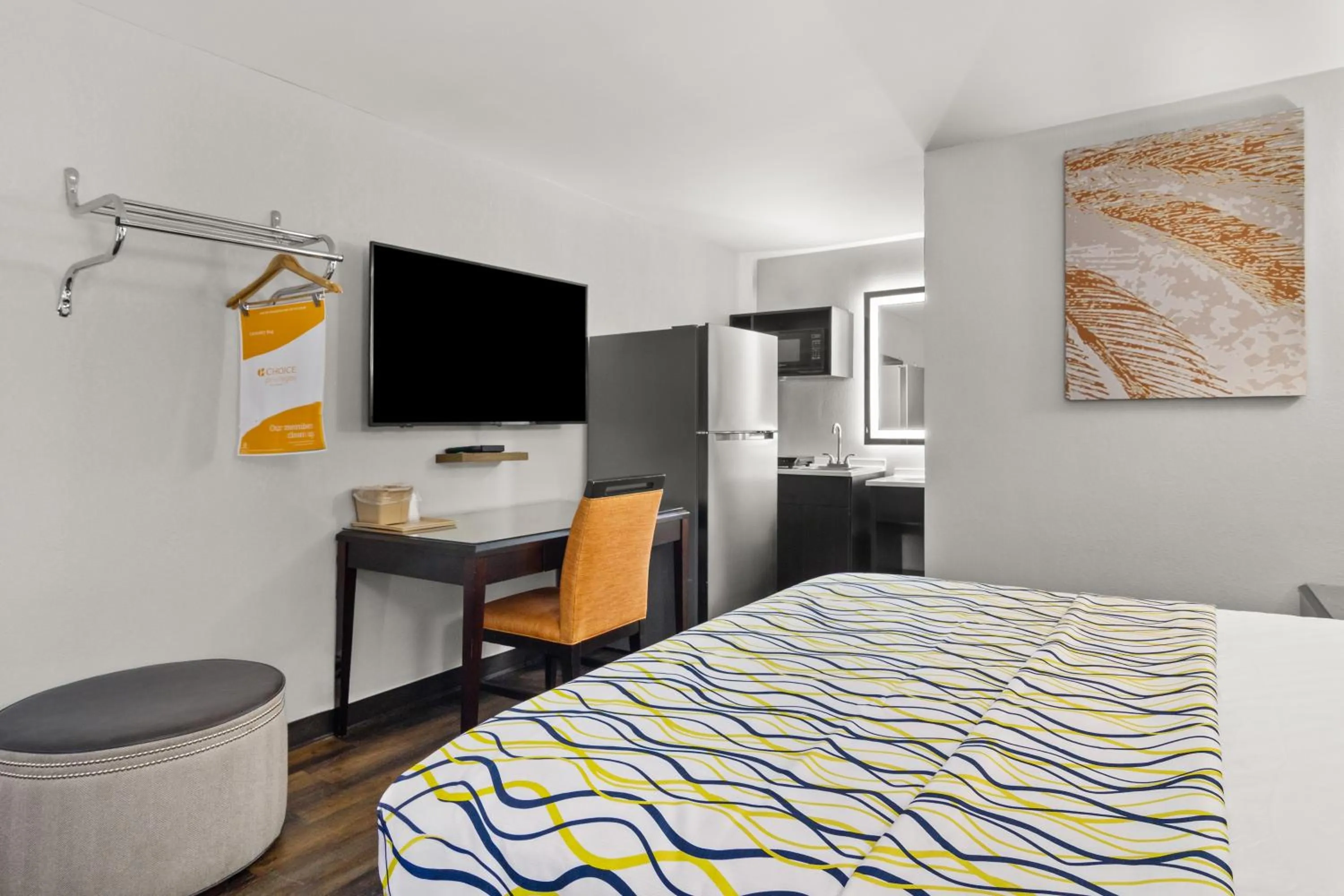 Bedroom in Suburban Studios