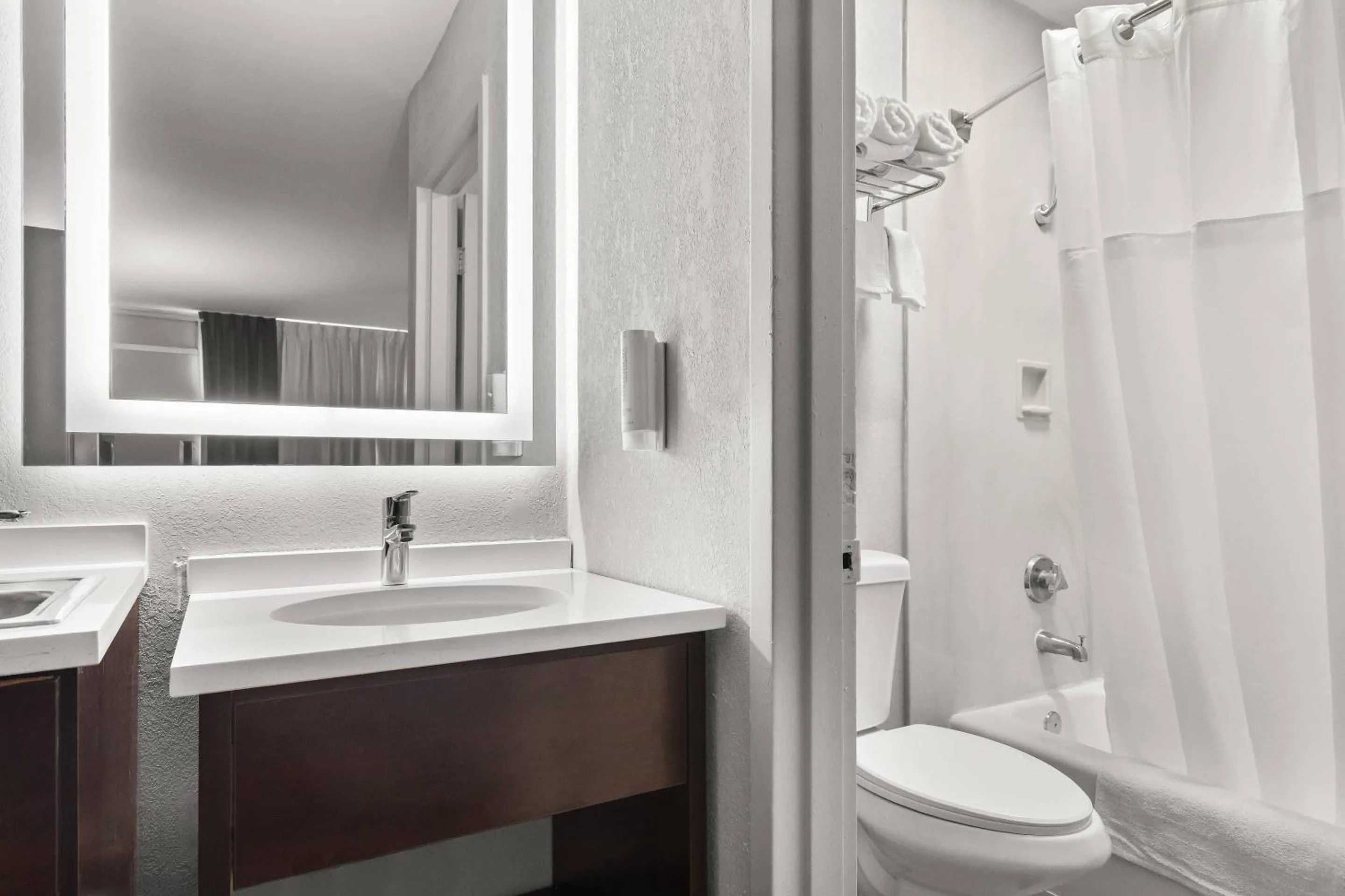 Bedroom in Suburban Studios Orange Park - Jacksonville near Naval Air Station