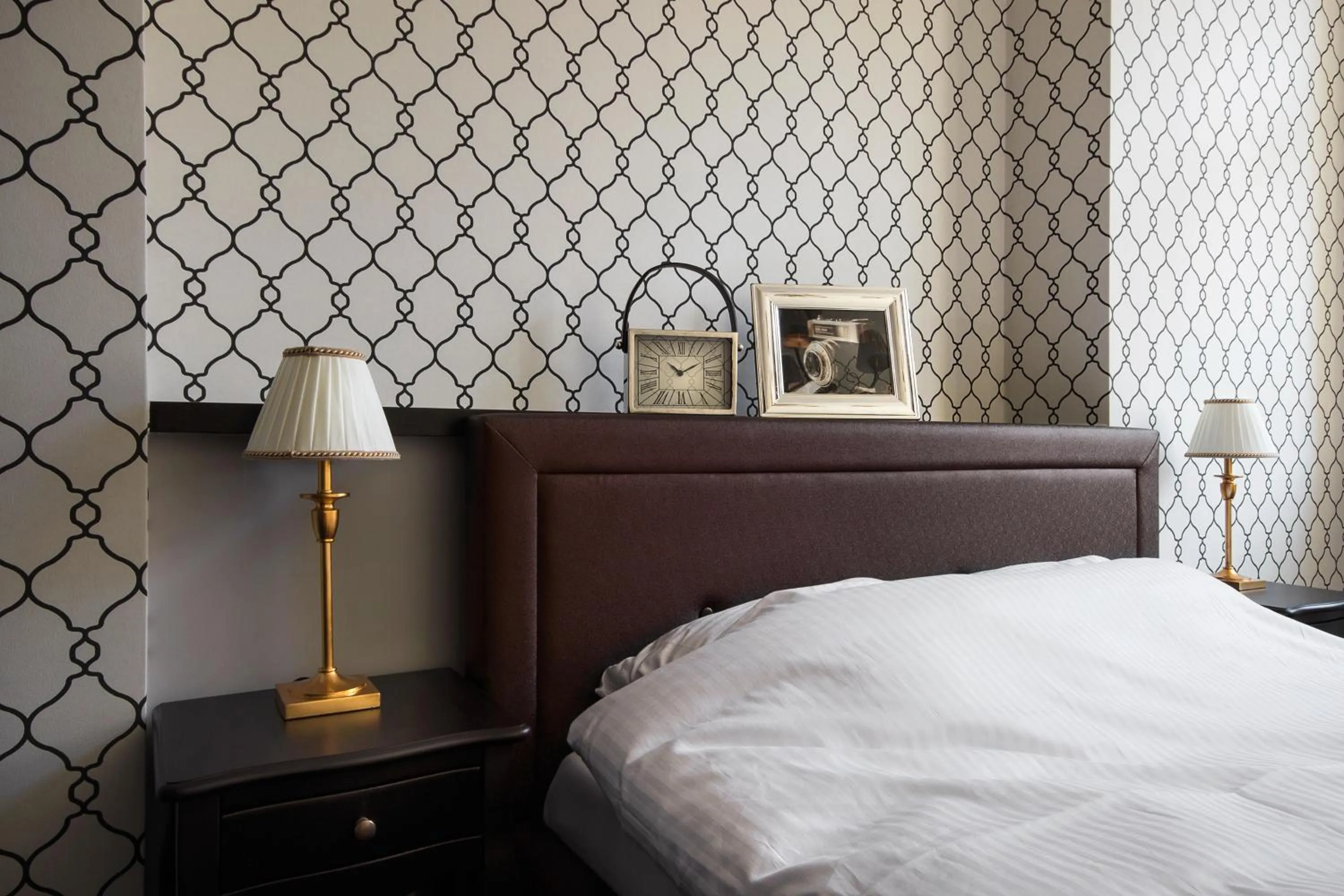 Bathroom, Bed in Too-Good Apartments