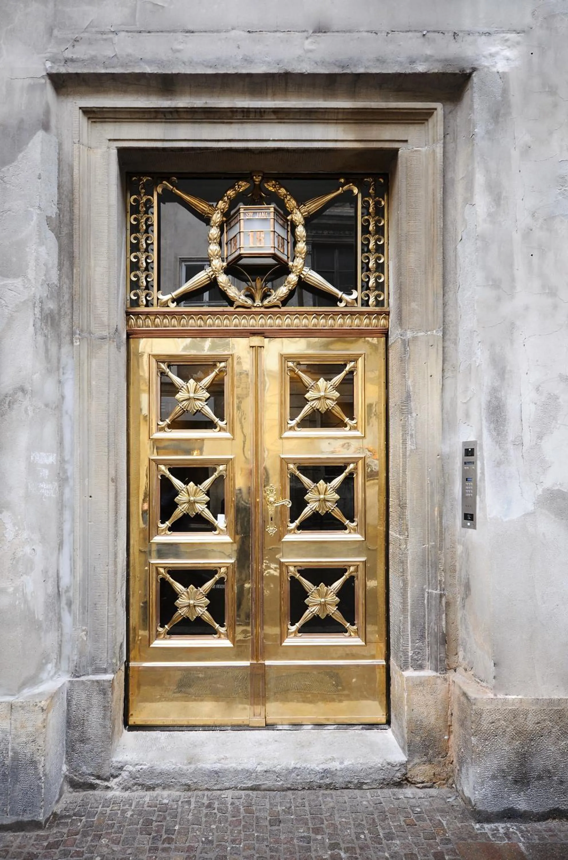 Facade/entrance in Too-Good Apartments