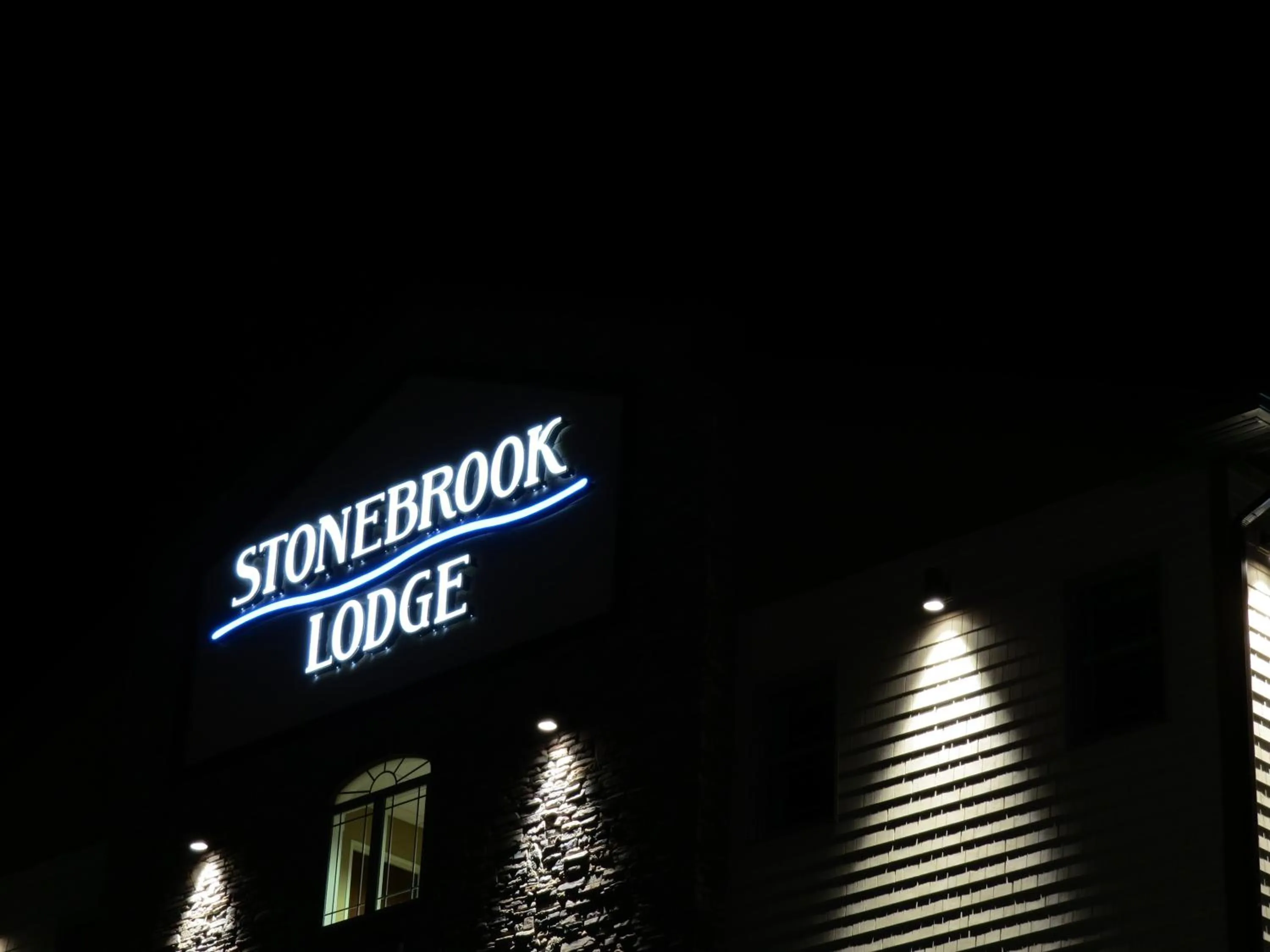 Facade/entrance in Stonebrook Lodge