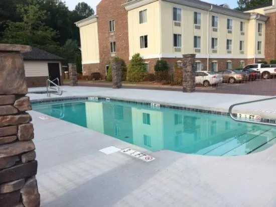 Swimming pool in Stonebrook Lodge