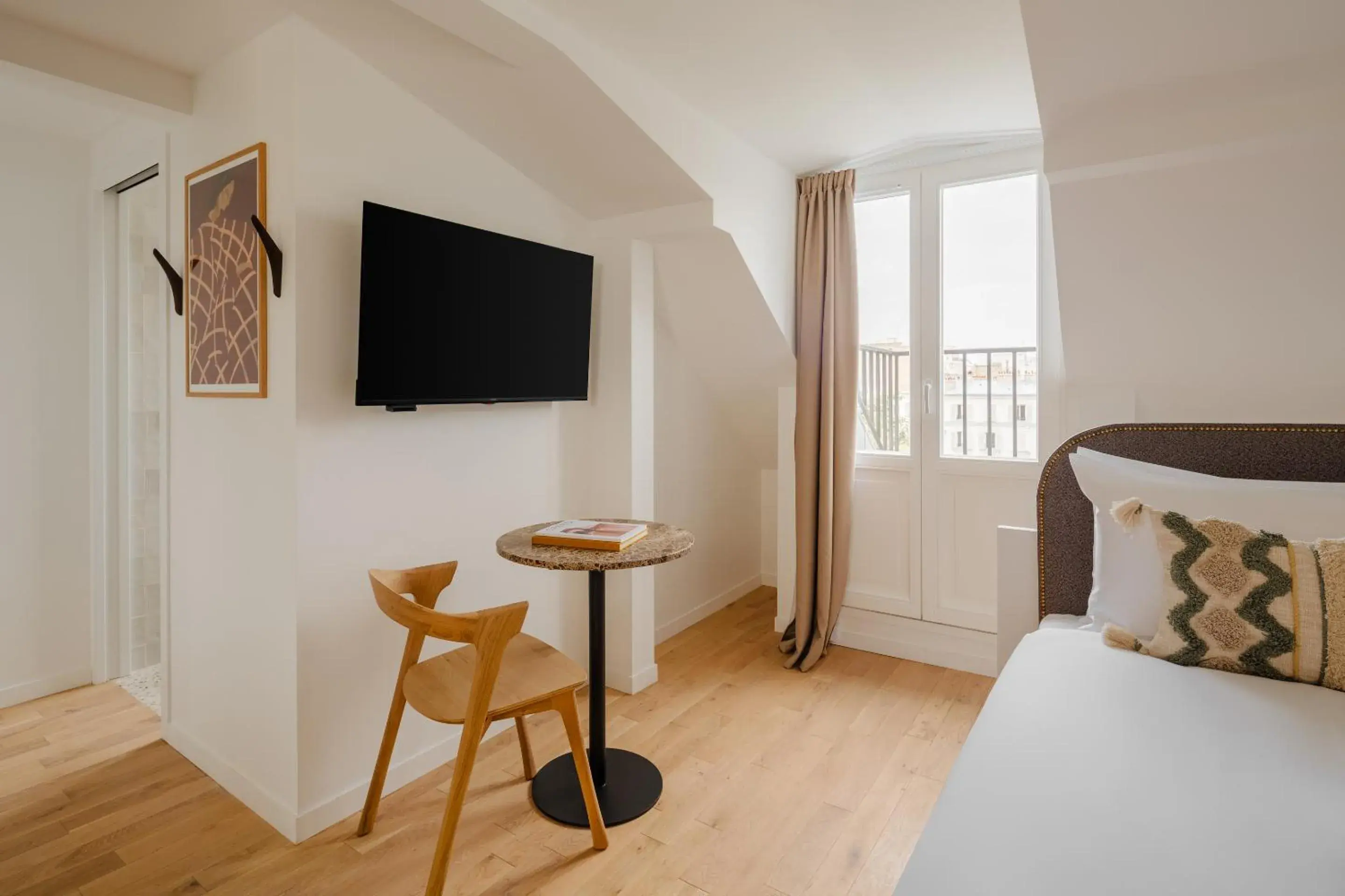 Single Room with Balcony in Hôtel Résidence Quintinie Square Single Room with Balcony in Hôtel Résidence Quintinie Square