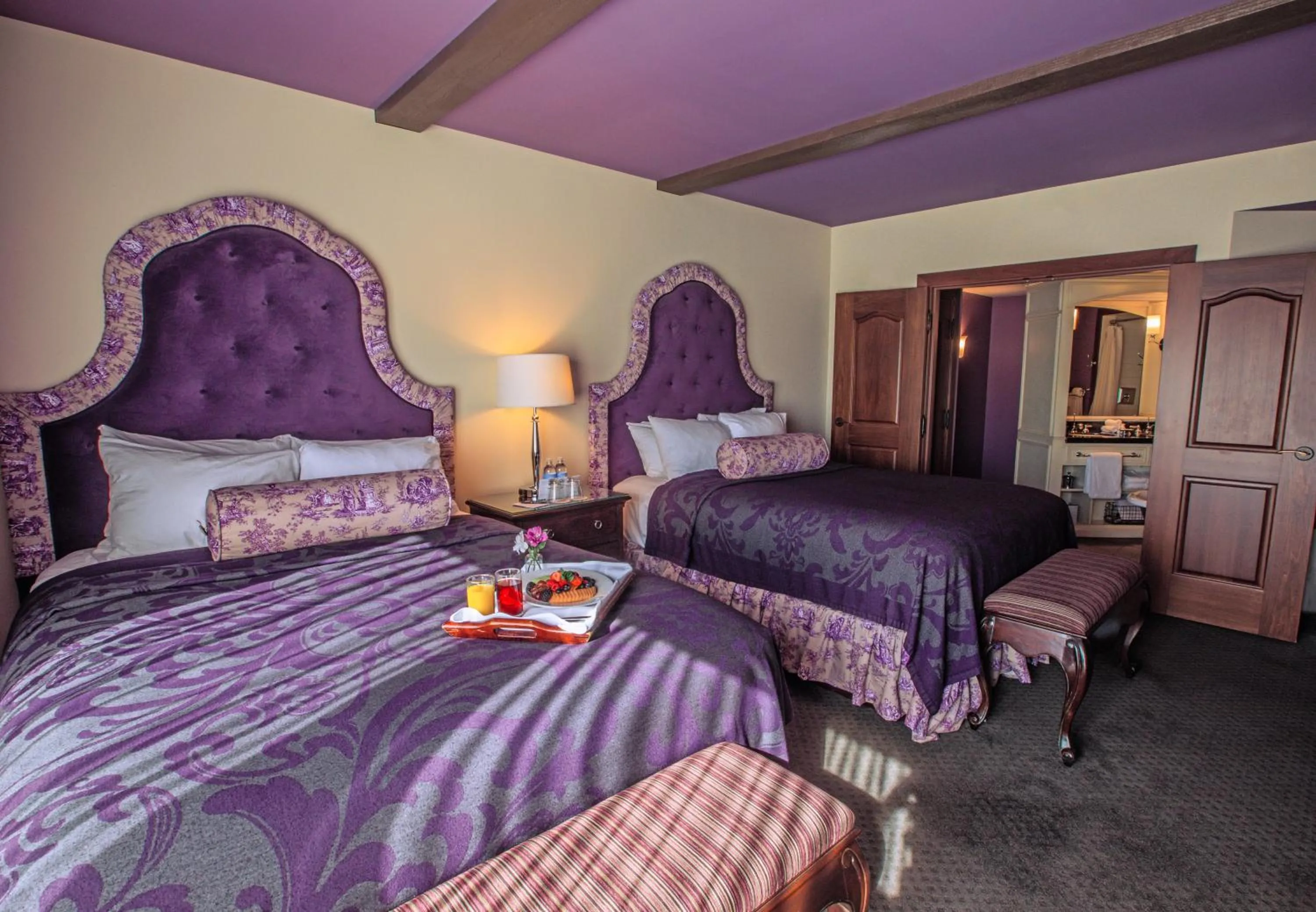 Bedroom, Bed in Mirbeau Inn & Spa - Plymouth