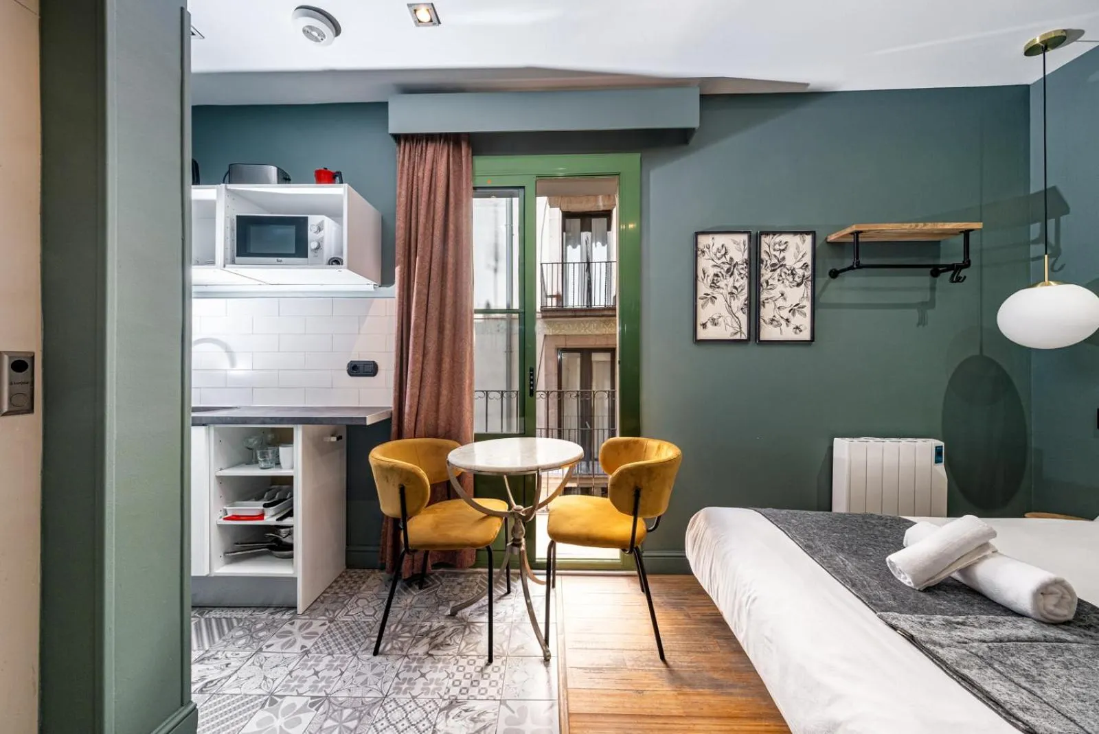 Photo of the whole room in AinB Born-Dames Apartments