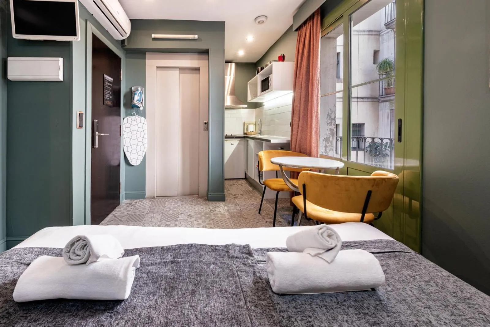 Photo of the whole room, Bed in AinB Born-Dames Apartments