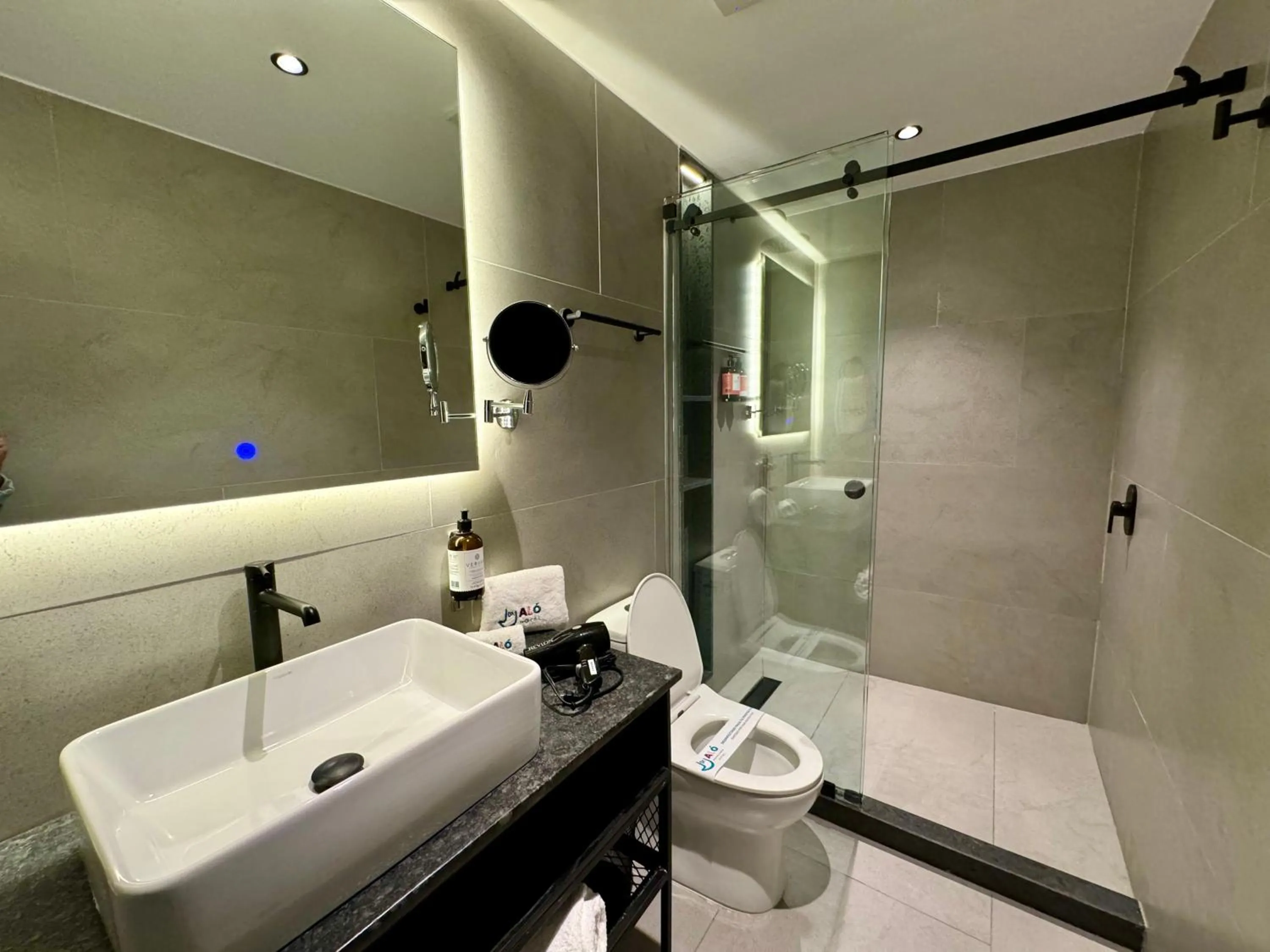 Shower in Hotel Aló Degollado