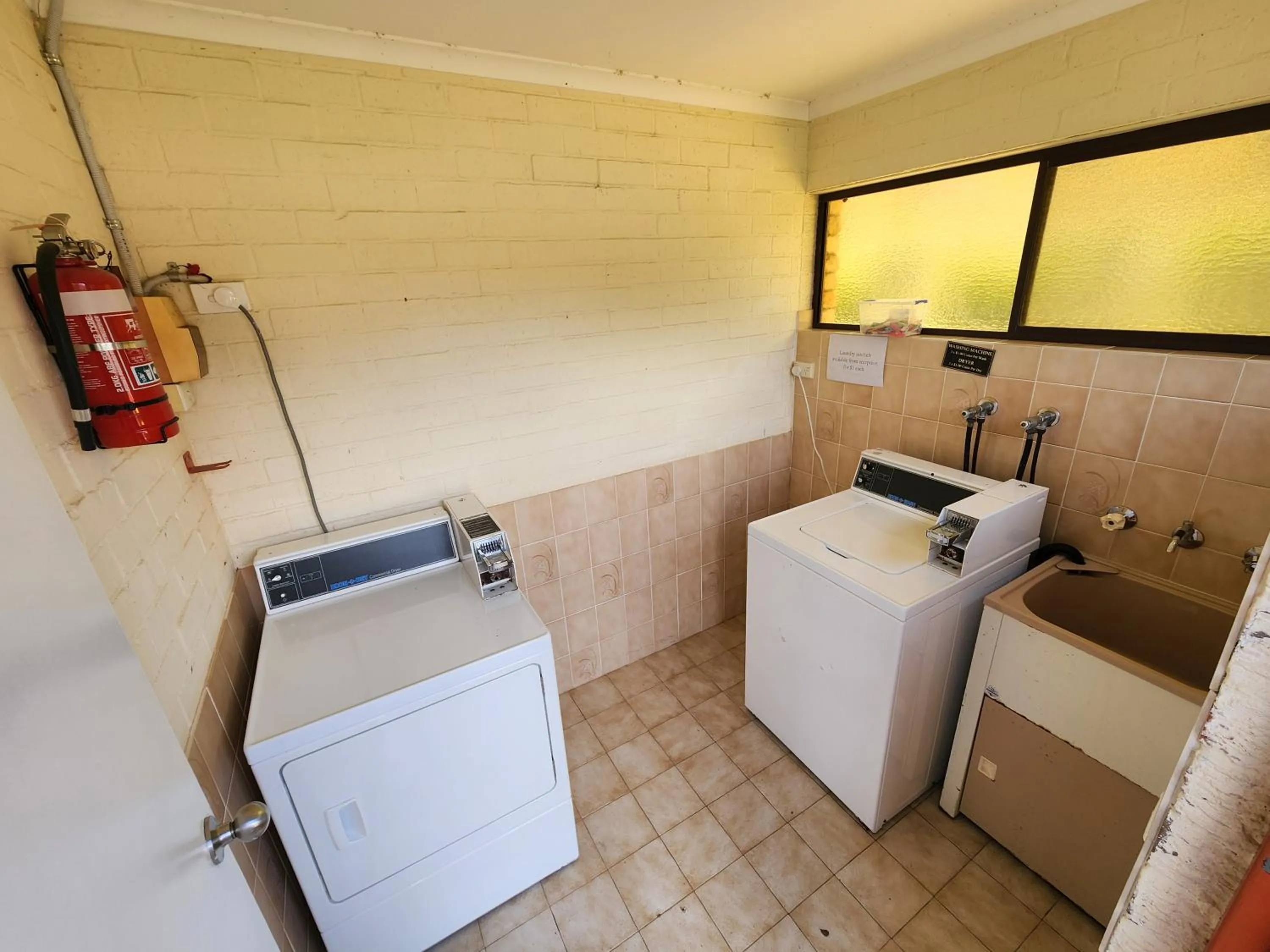 laundry in Idlewilde Town & Country Motor Inn