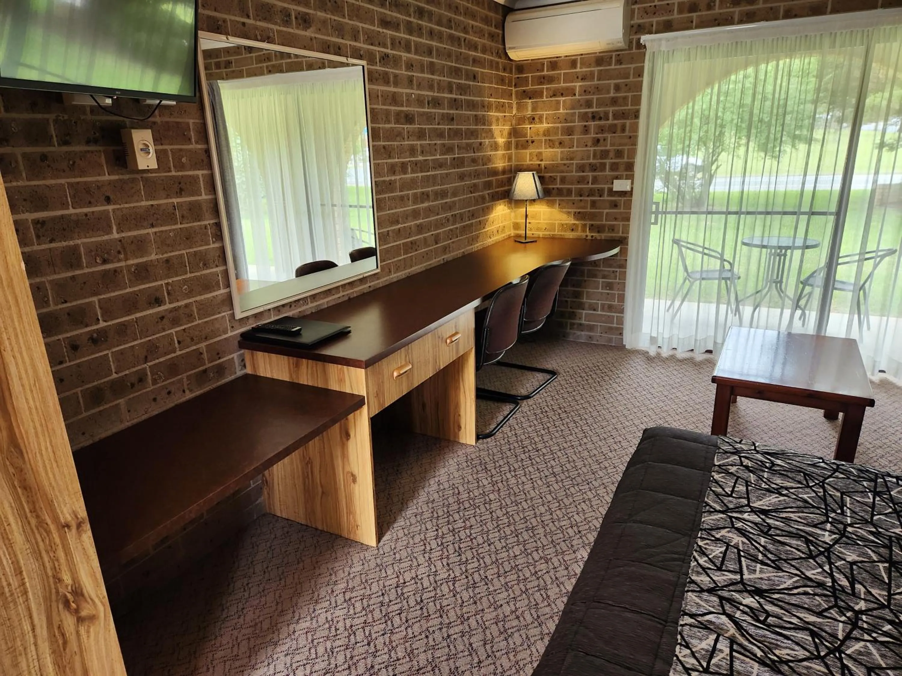 Seating area in Idlewilde Town & Country Motor Inn