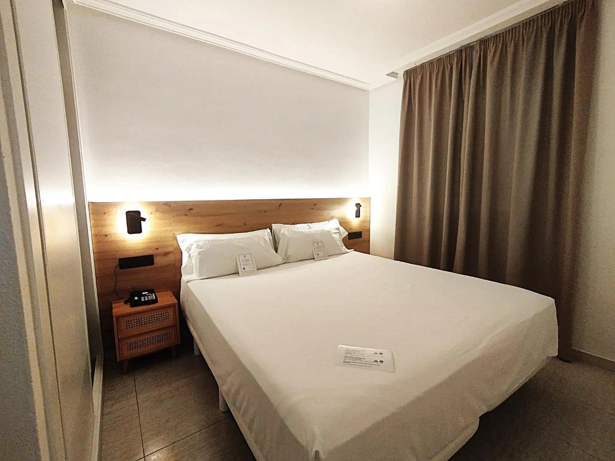 Bedroom, Bed in Hotel Arena Beach