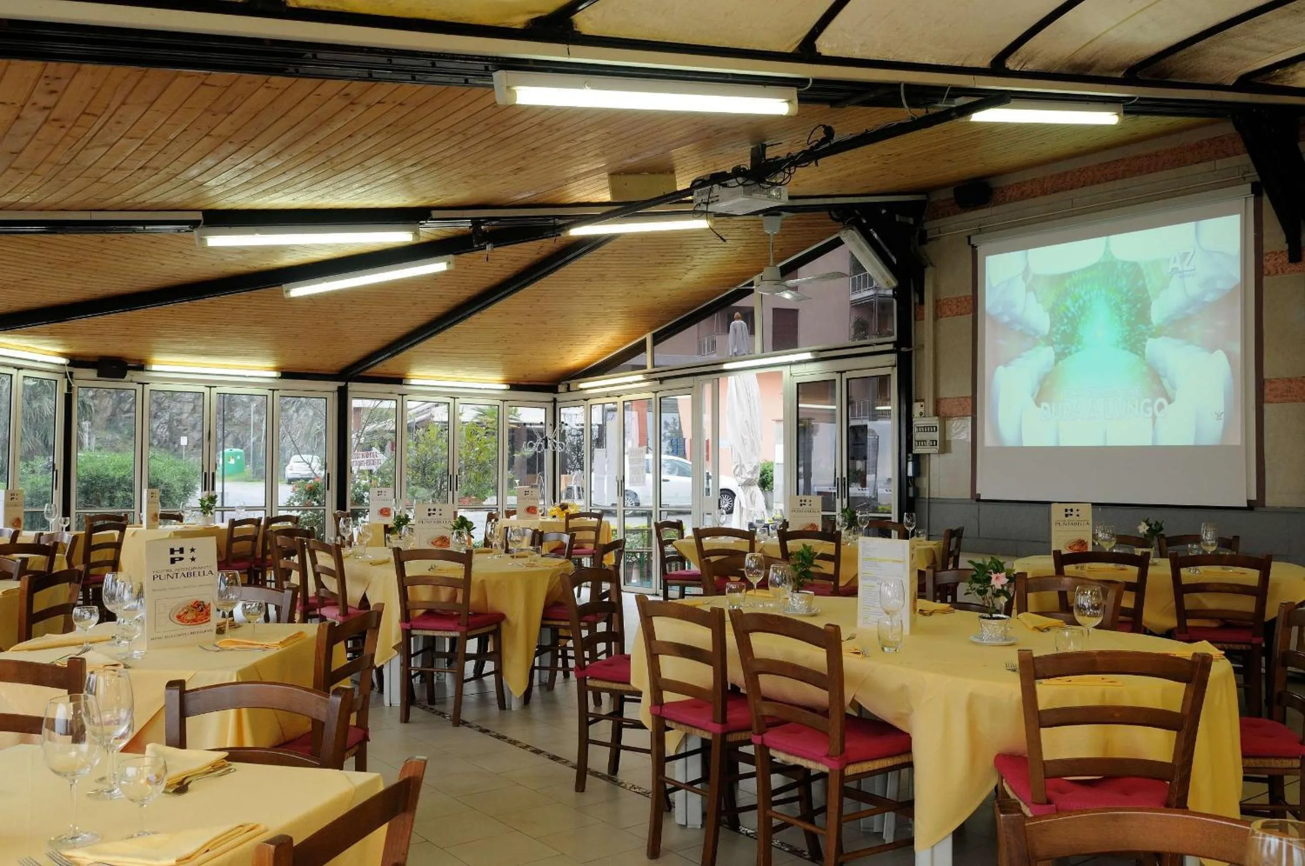 Restaurant/places to eat in Hotel Puntabella