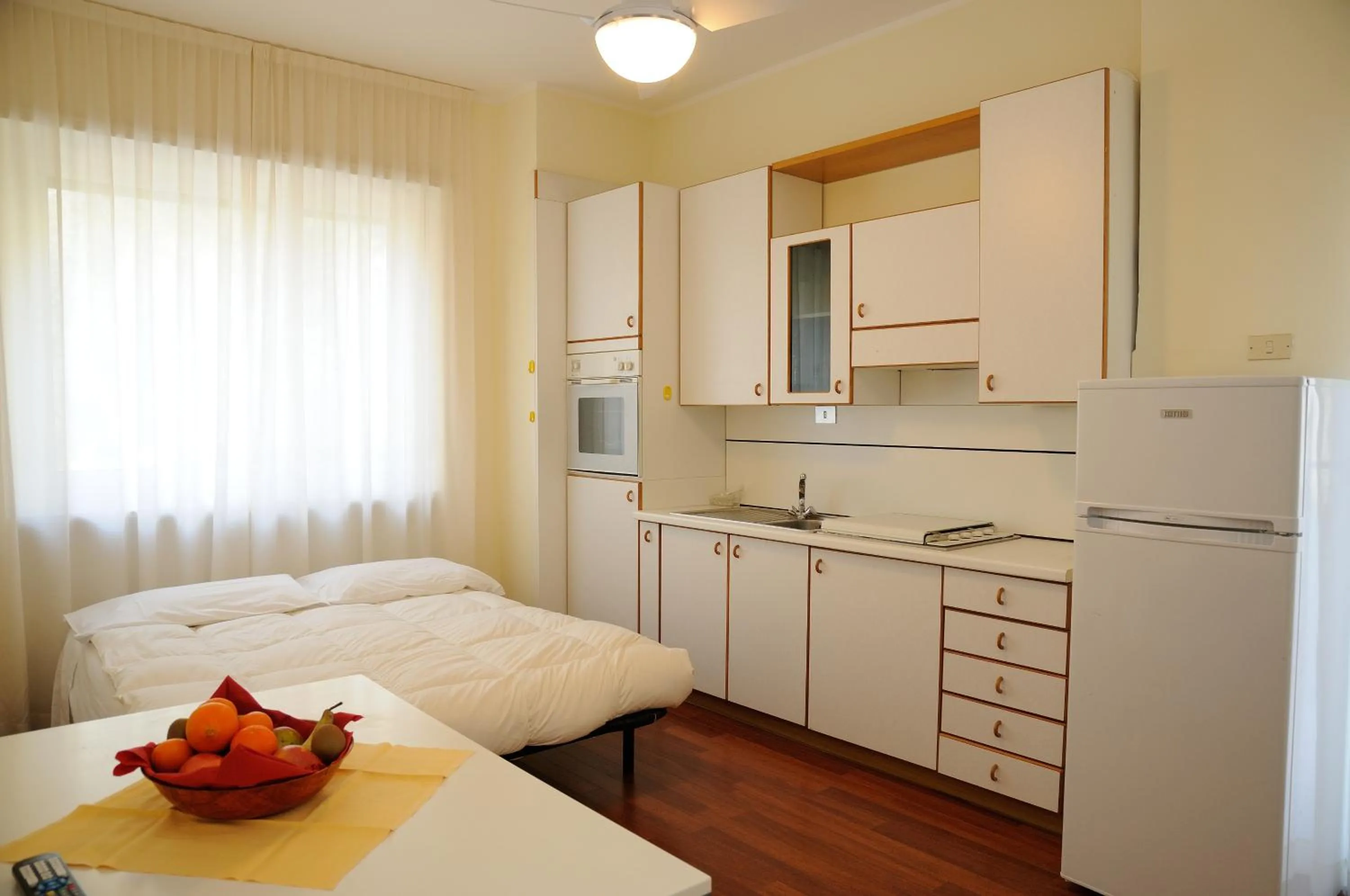 Kitchen or kitchenette, Bed in Hotel Puntabella
