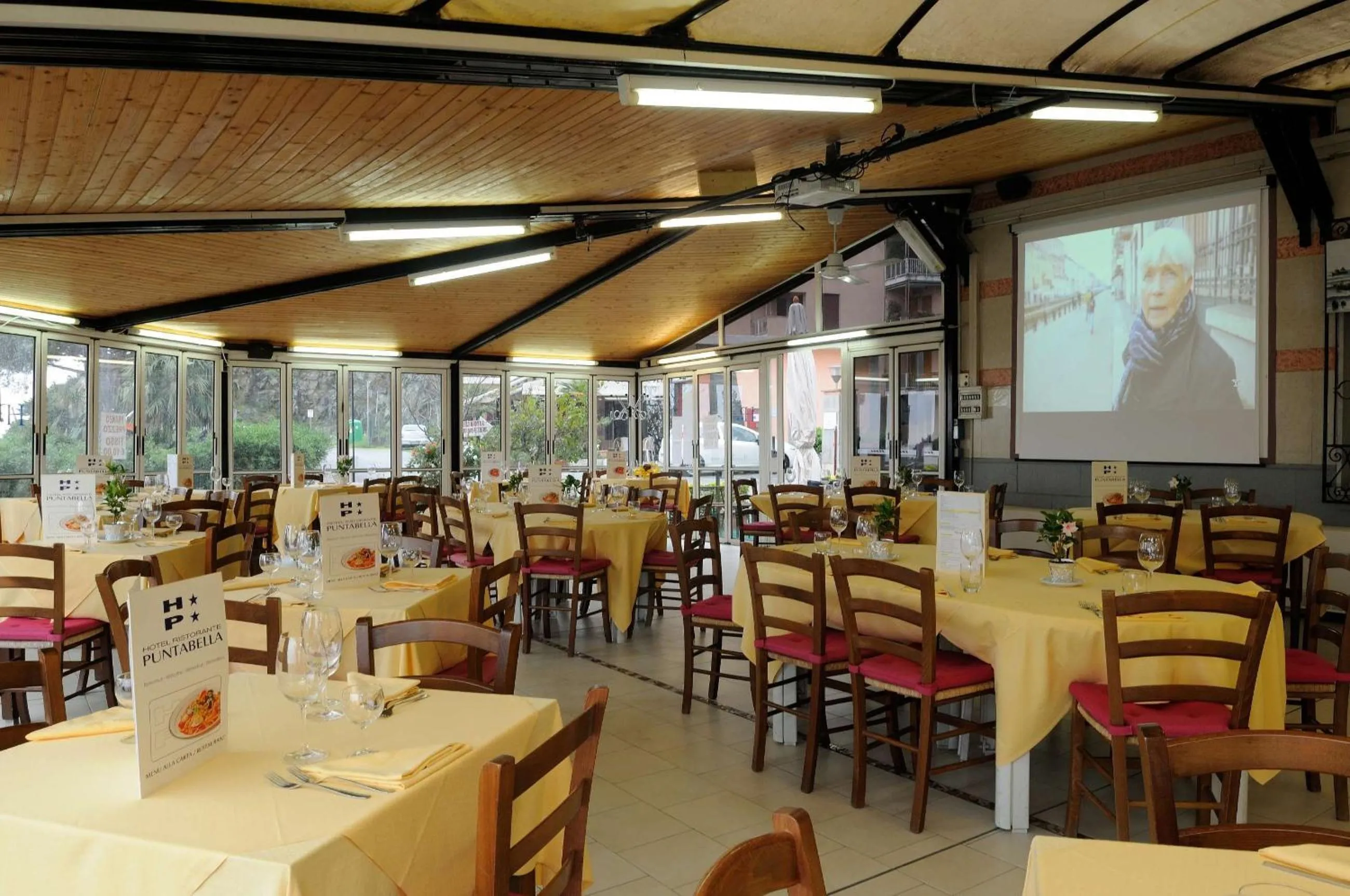 Restaurant/places to eat in Hotel Puntabella