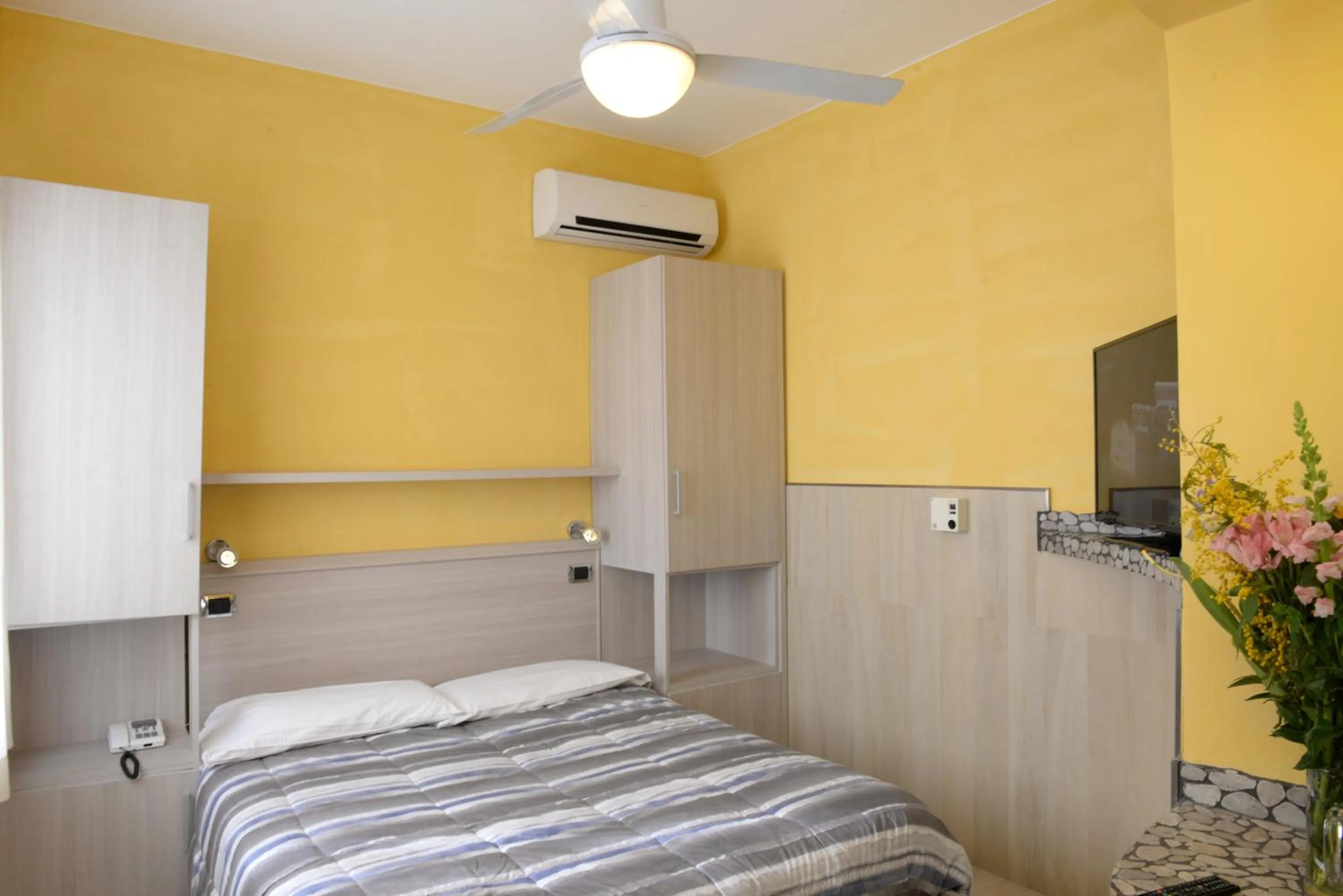 Photo of the whole room, Bed in Hotel Puntabella