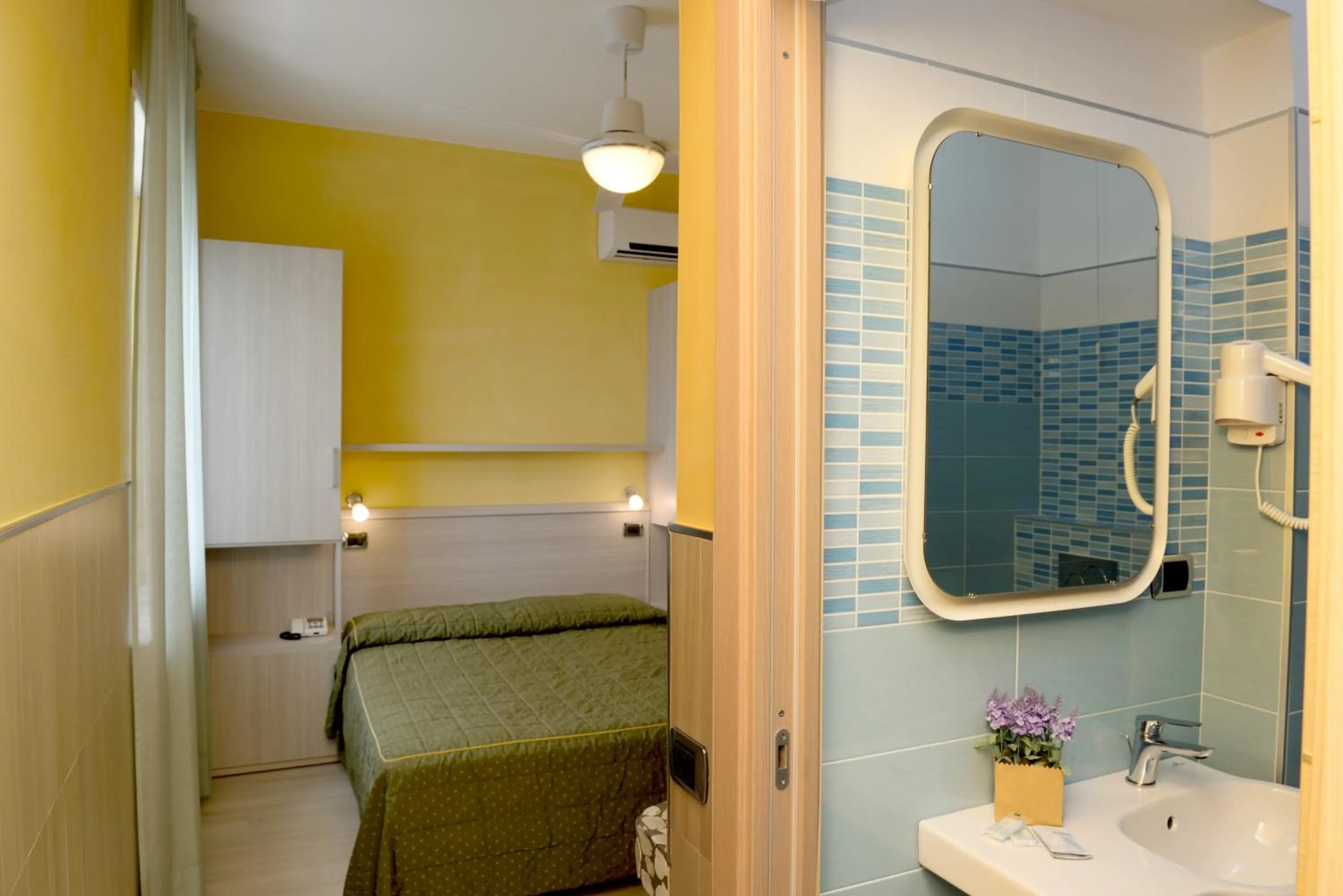 Photo of the whole room in Hotel Puntabella