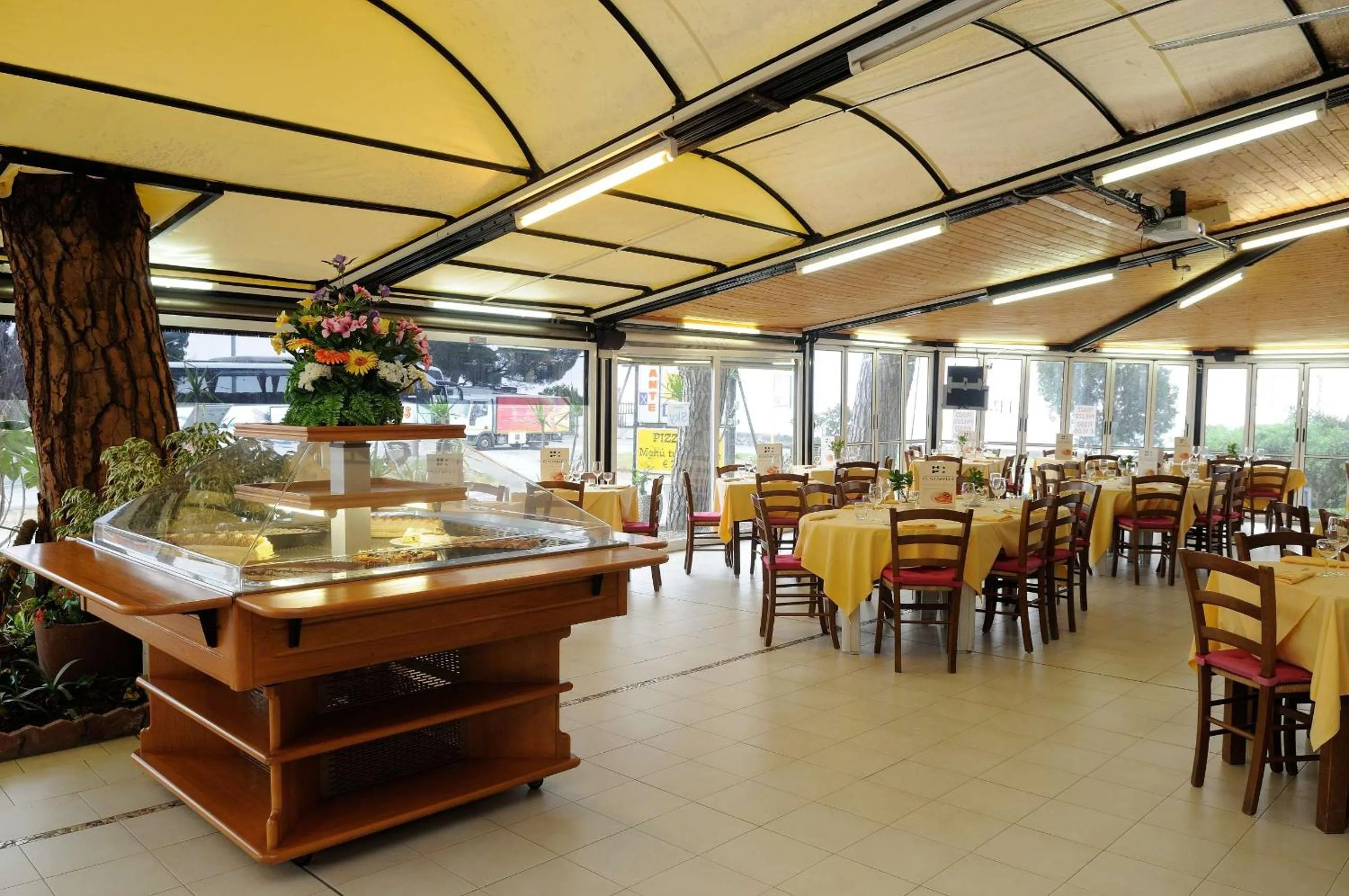 Restaurant/places to eat in Hotel Puntabella