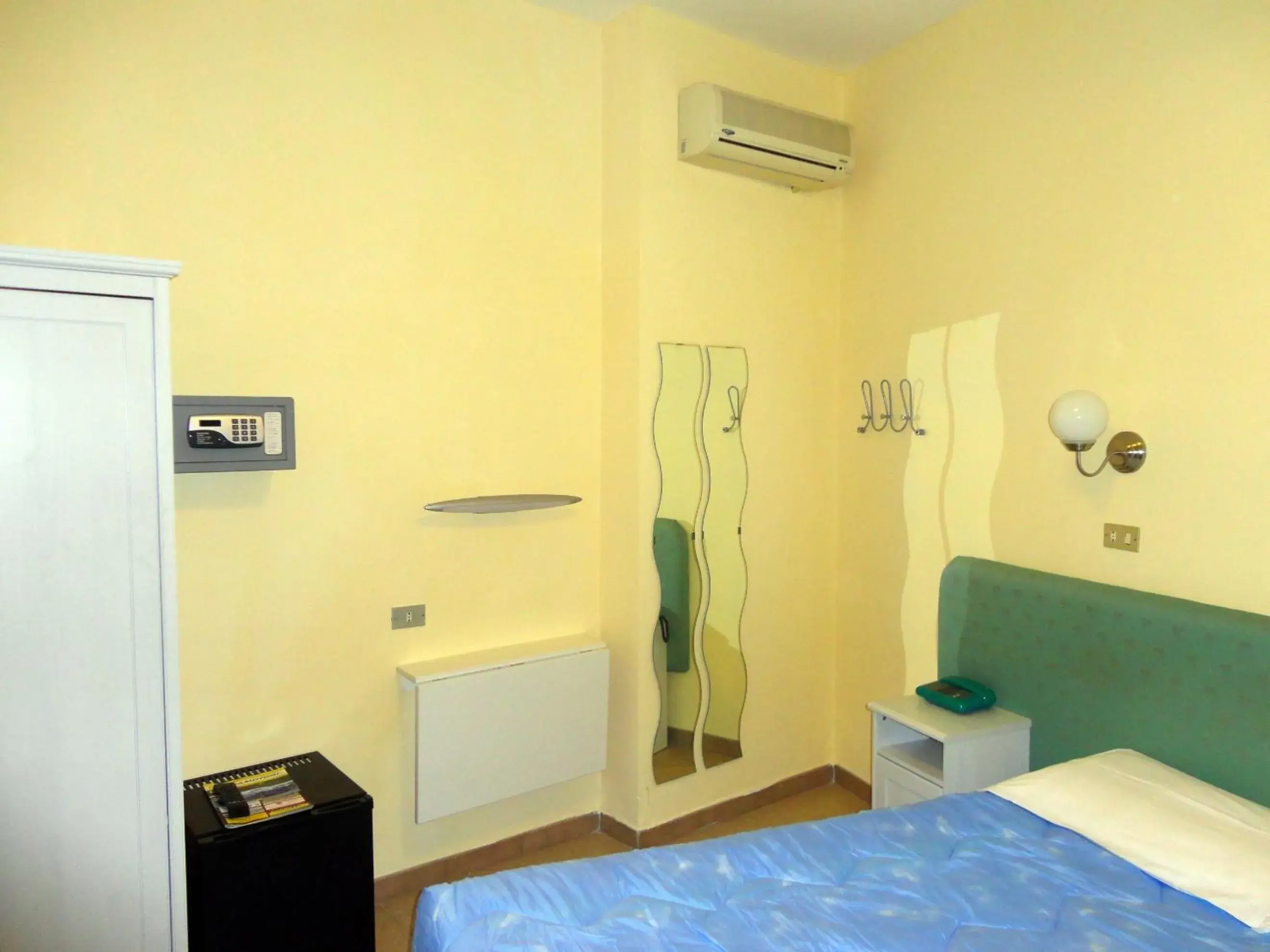 Double or Twin Room with Sea View in Hotel Puntabella Double or Twin Room with Sea View in Hotel Puntabella