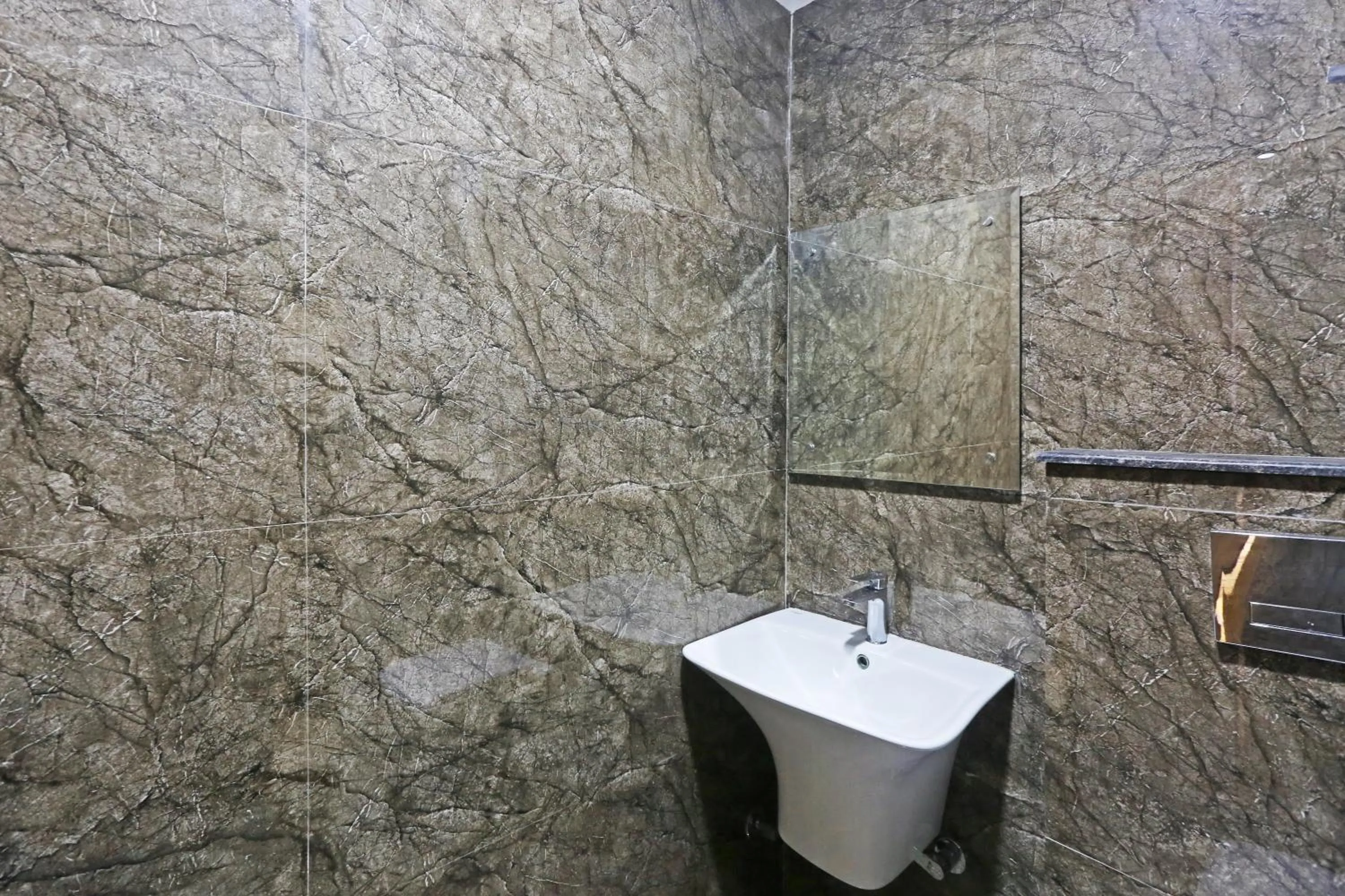 Shower in Hotel Nova Inn Near Delhi Airport