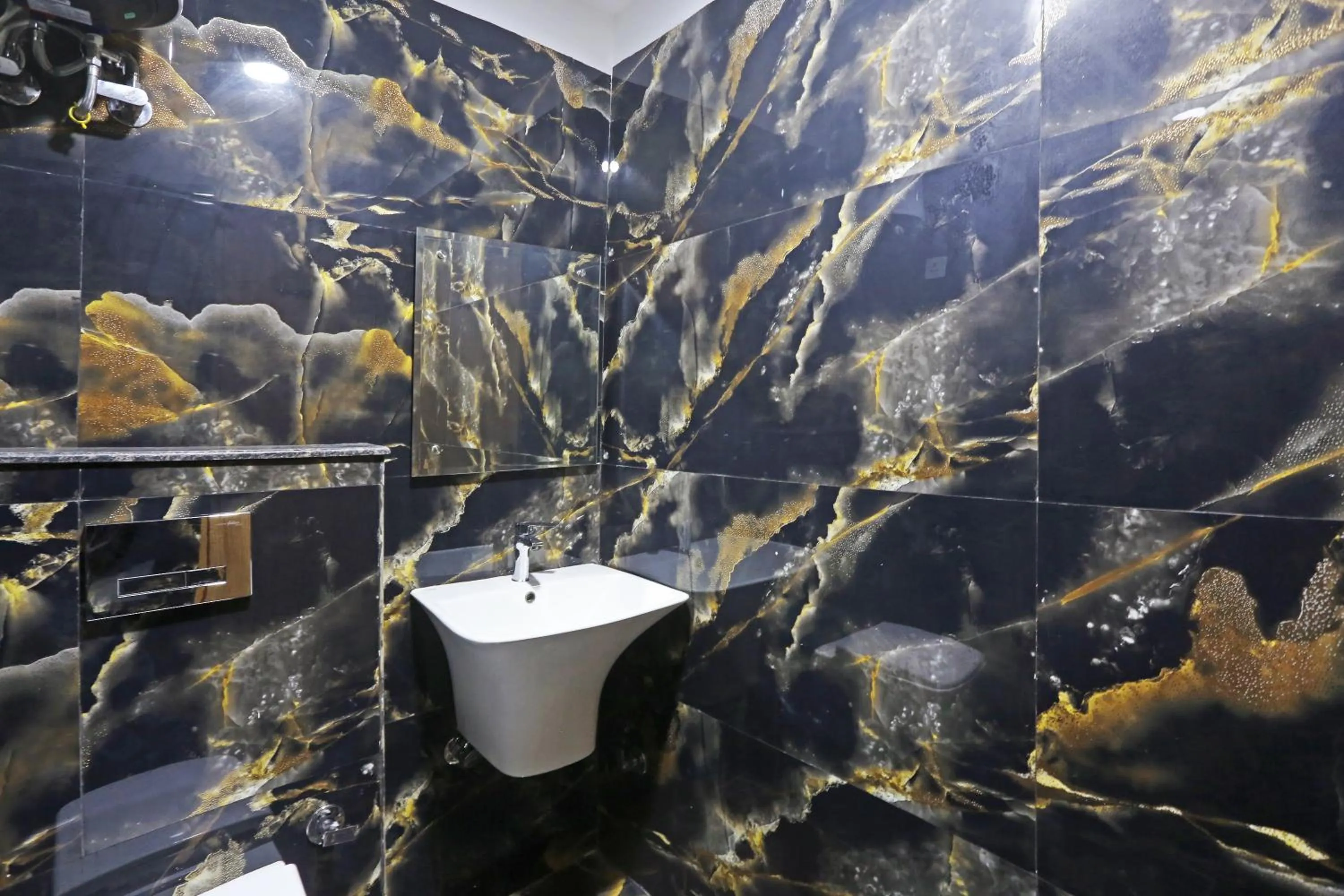 Shower in Hotel Nova Inn Near Delhi Airport