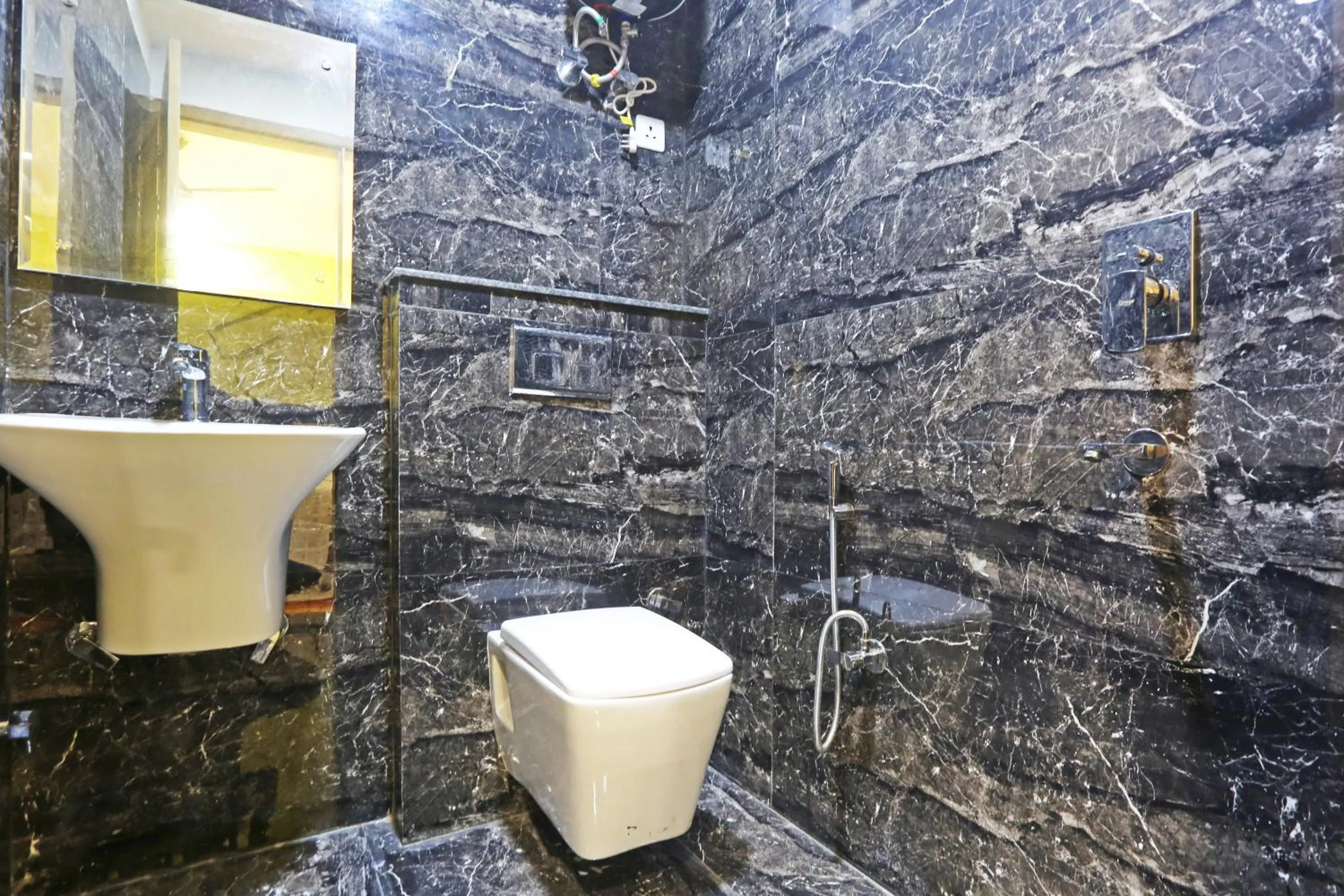 Shower in Hotel Nova Inn Near Delhi Airport