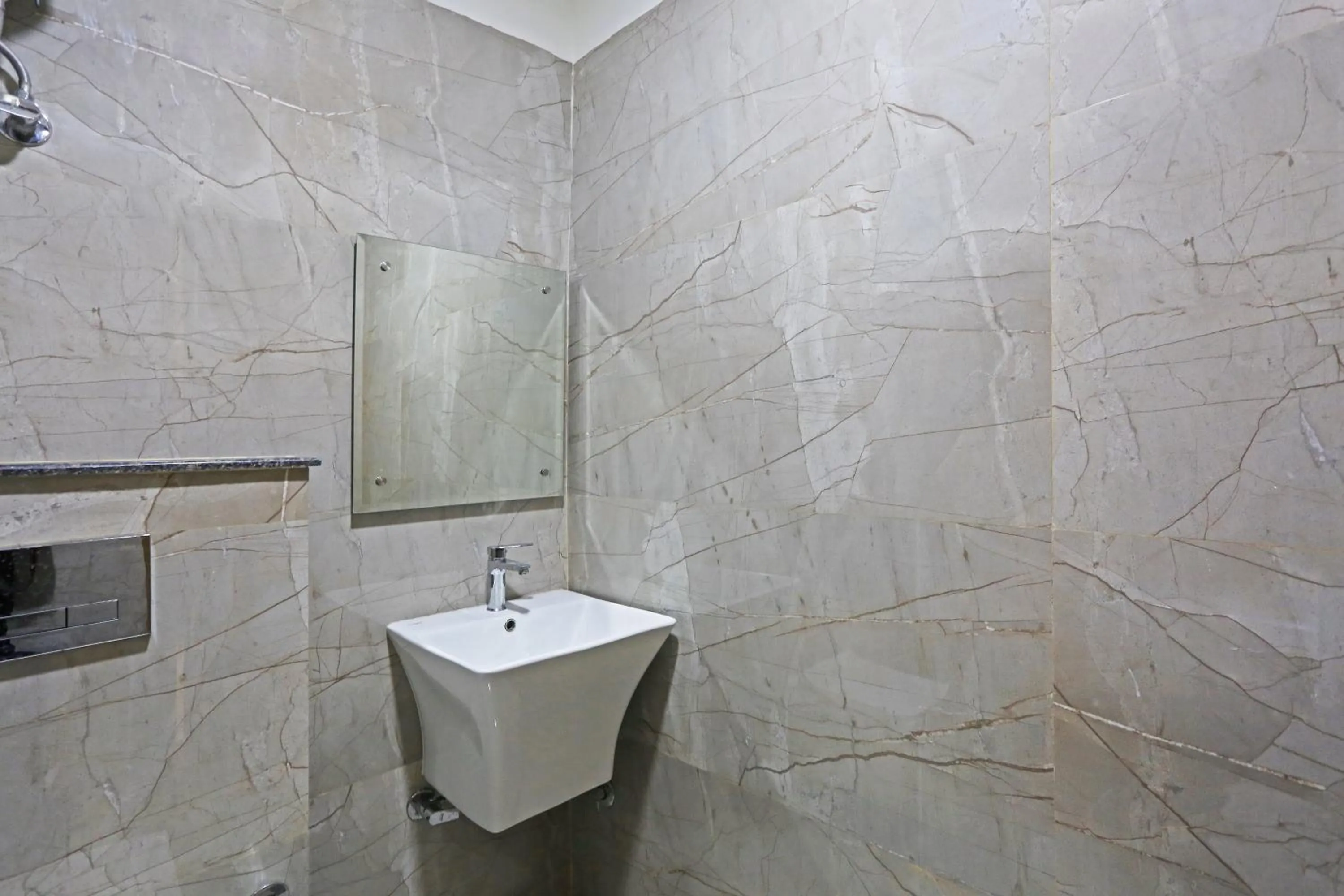 Shower in Hotel Nova Inn Near Delhi Airport