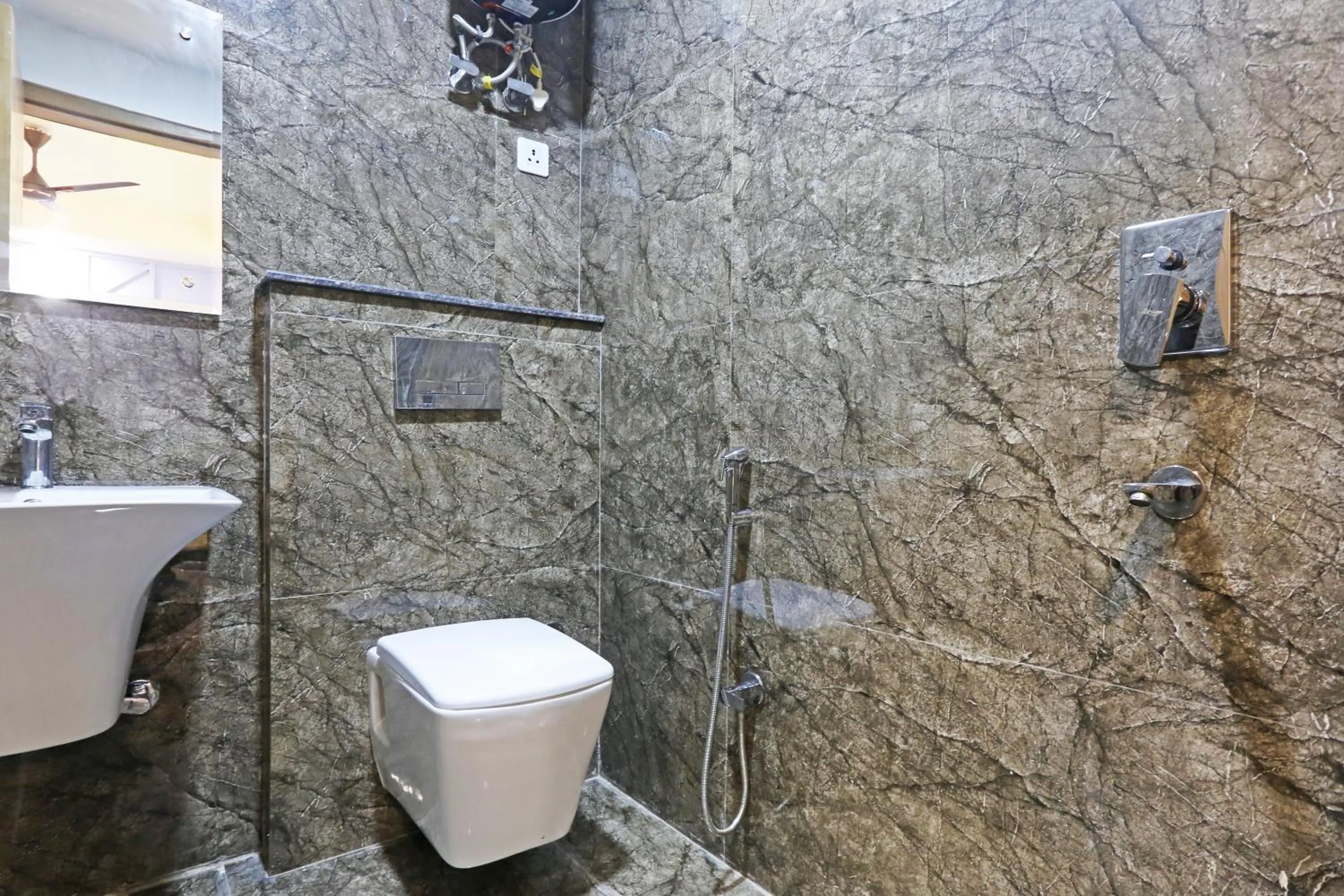 Shower in Hotel Nova Inn Near Delhi Airport