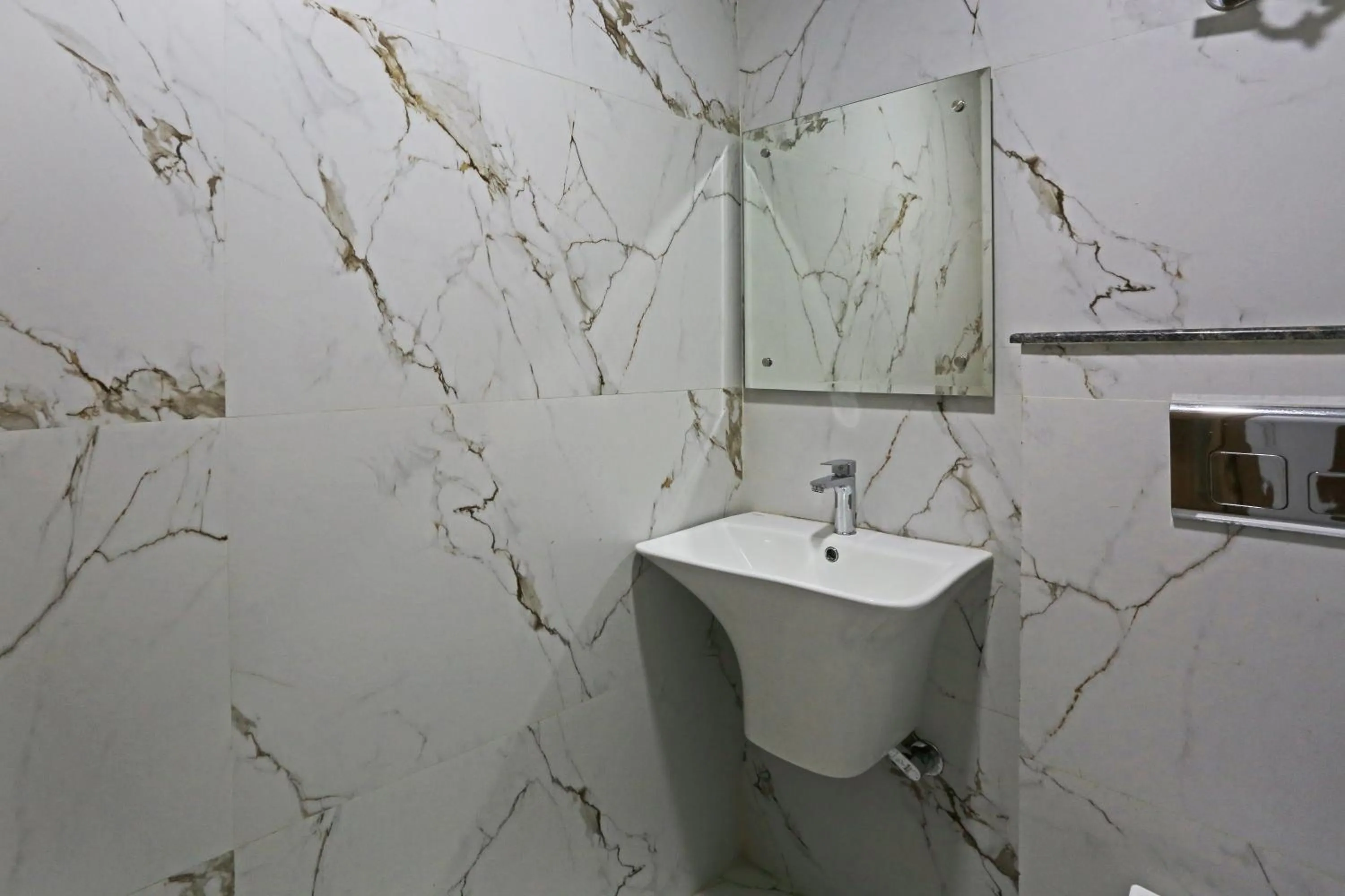 Toilet in Hotel Nova Inn Near Delhi Airport