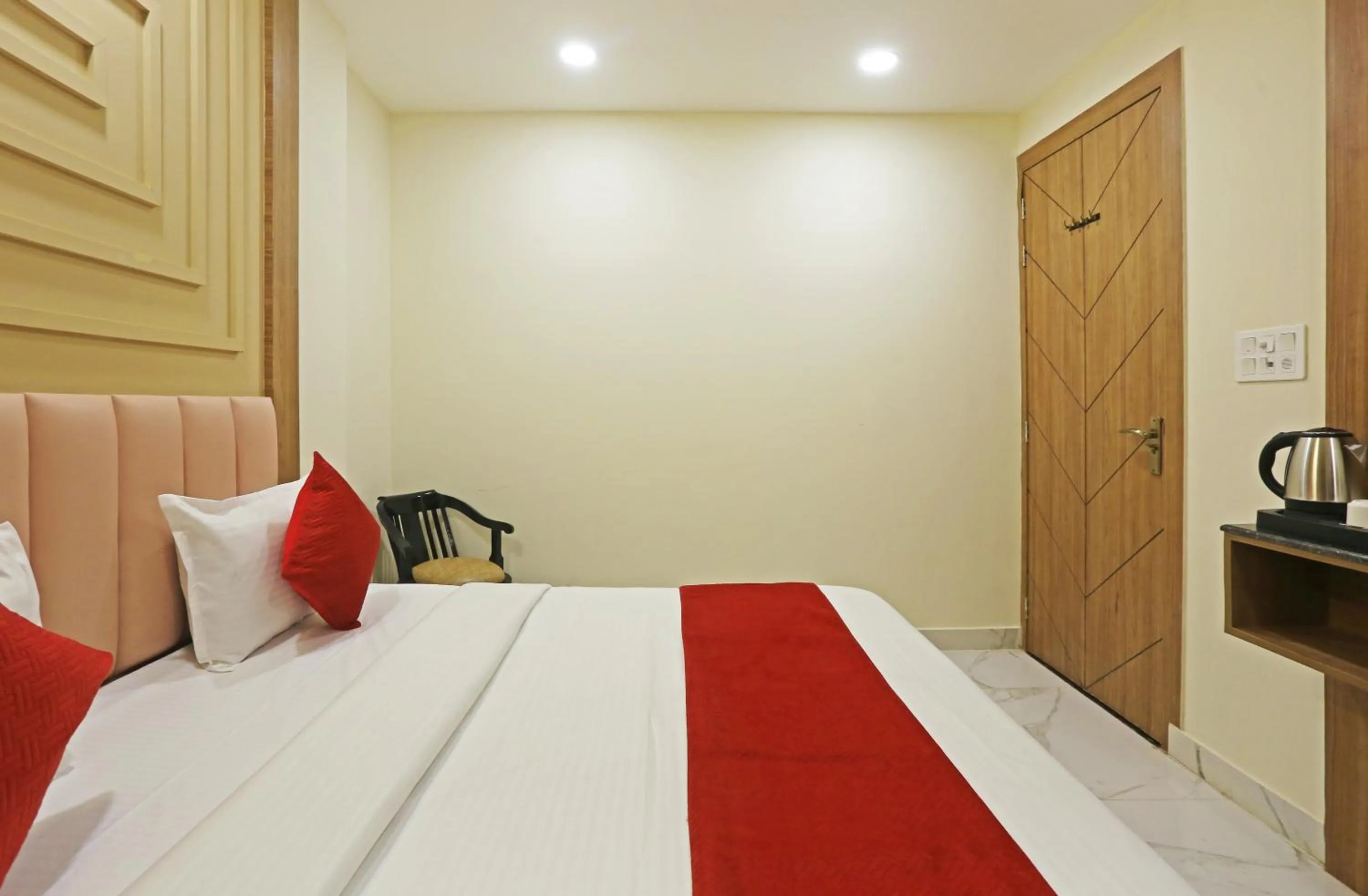 Bed in Hotel Nova Inn Near Delhi Airport