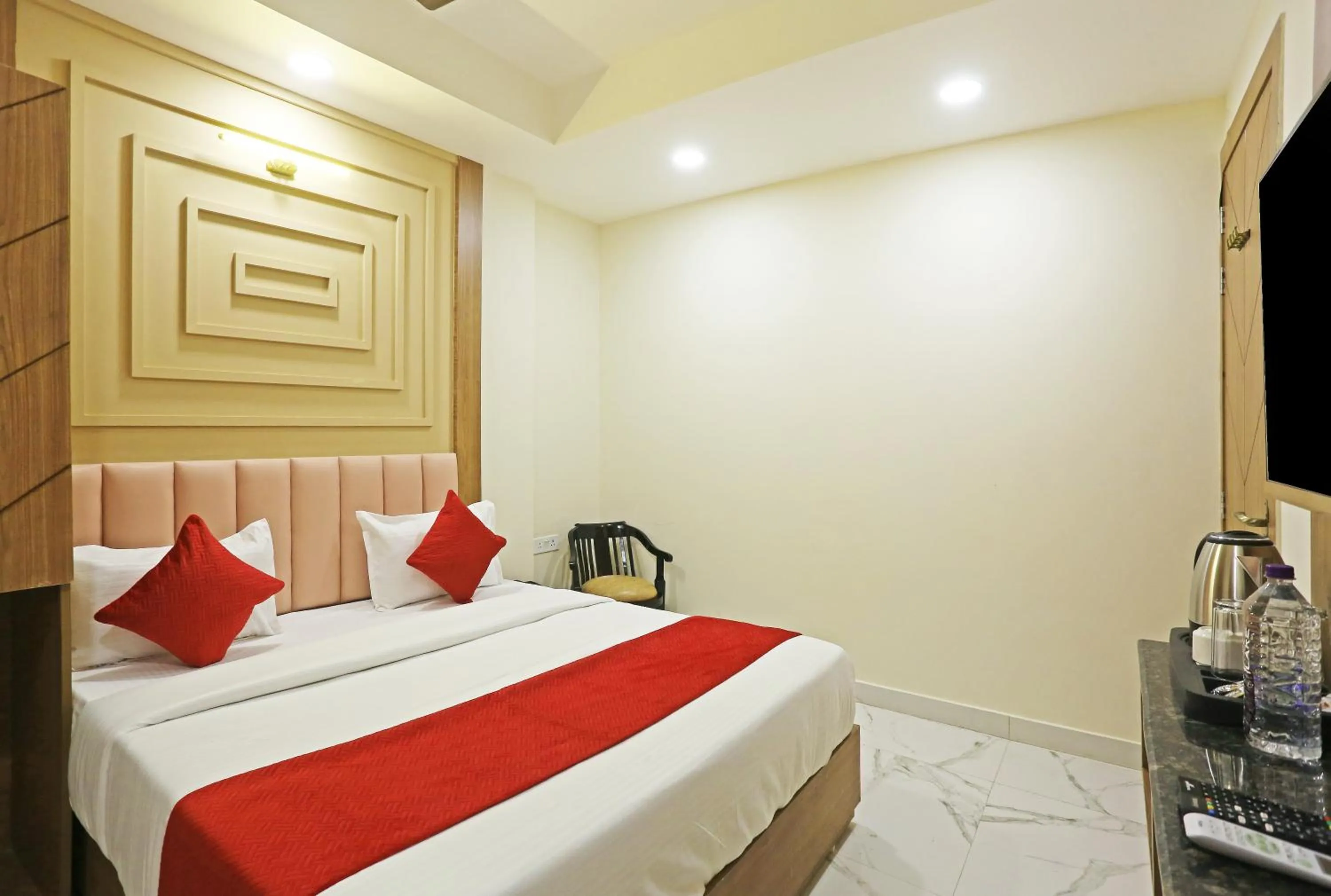 Bed in Hotel Nova Inn Near Delhi Airport