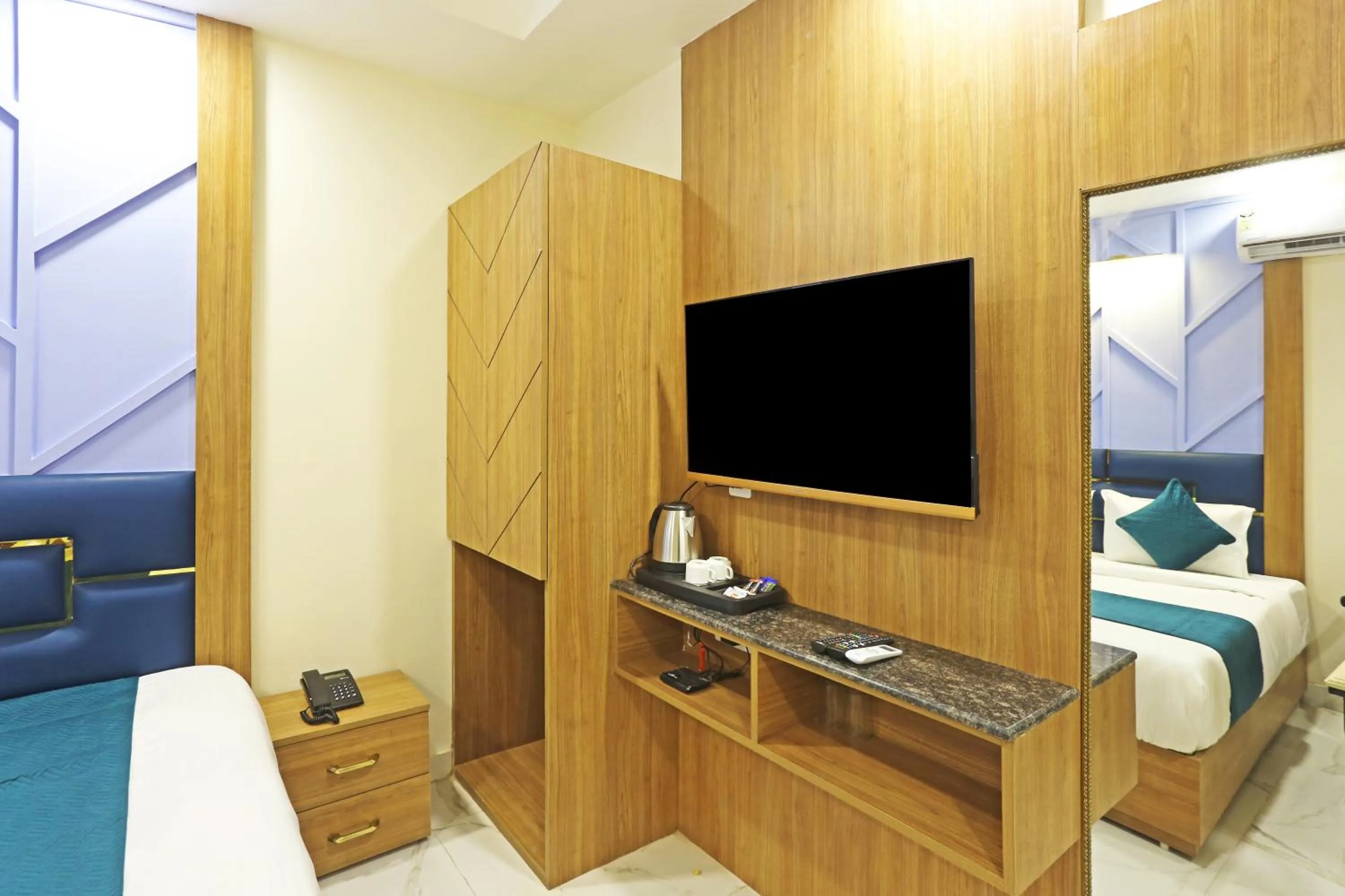 Communal lounge/ TV room, Bed in Hotel Nova Inn Near Delhi Airport