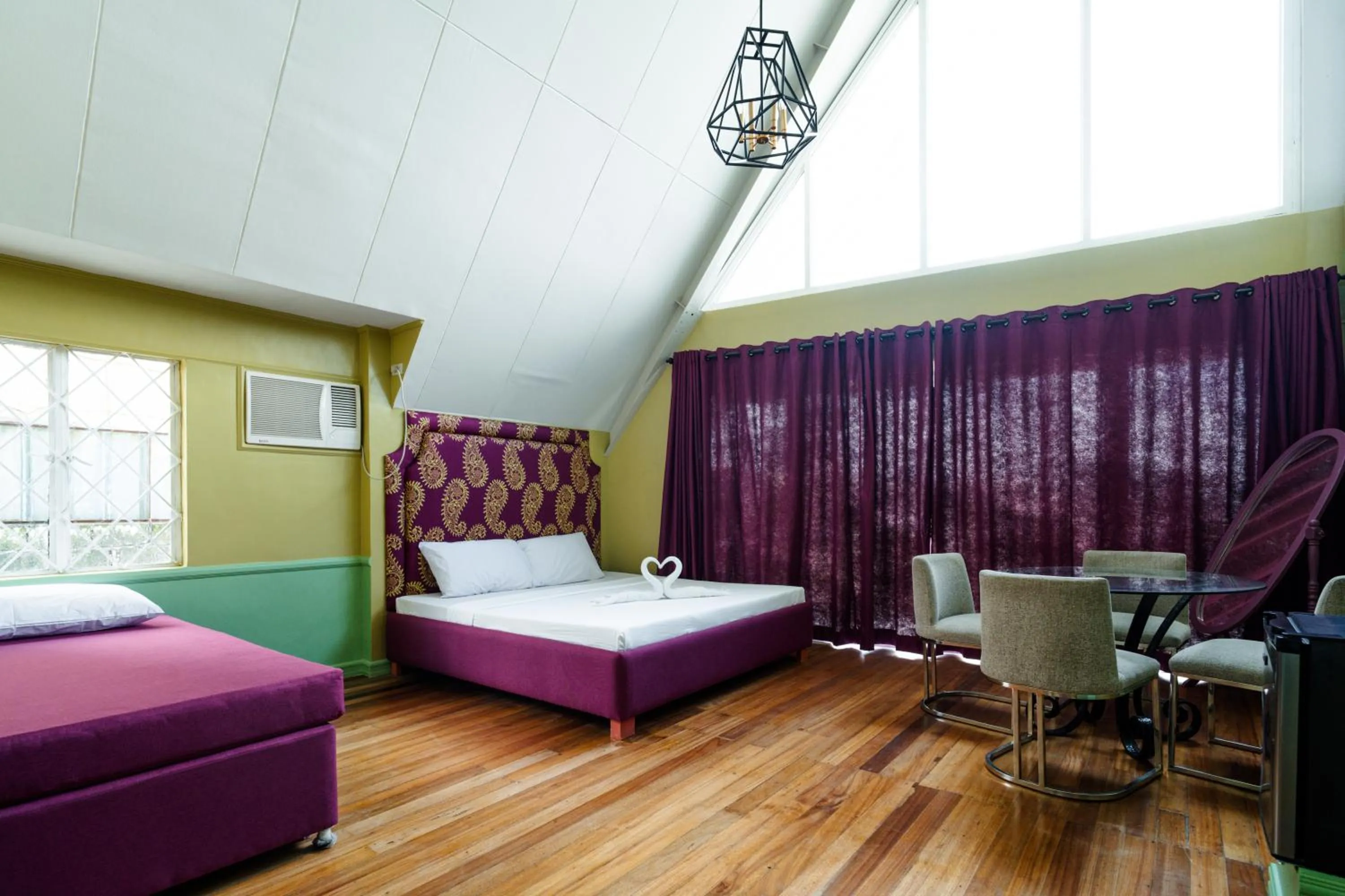 Bed in Jacobs Hill Tagaytay