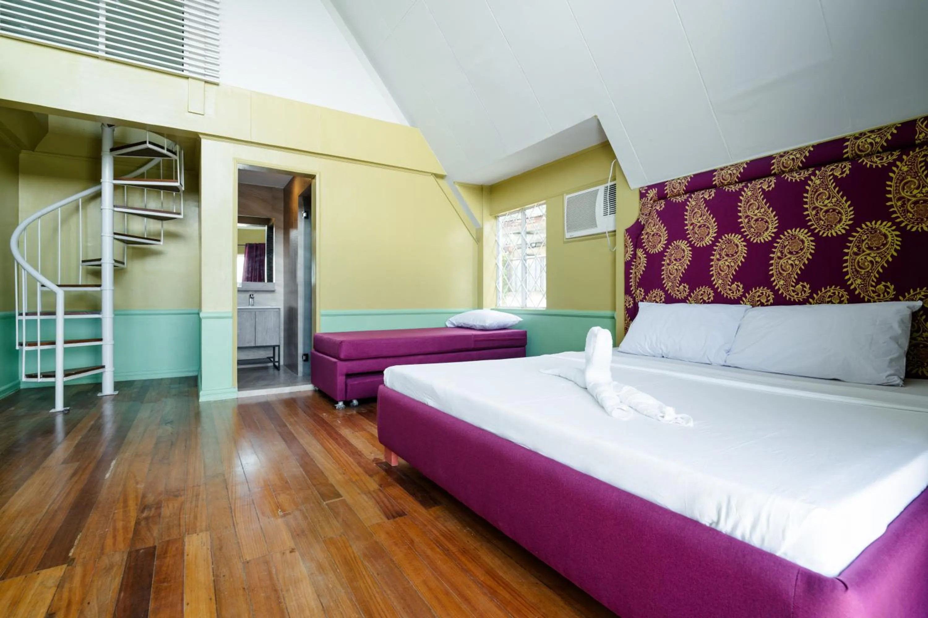 Bed in Jacobs Hill Tagaytay